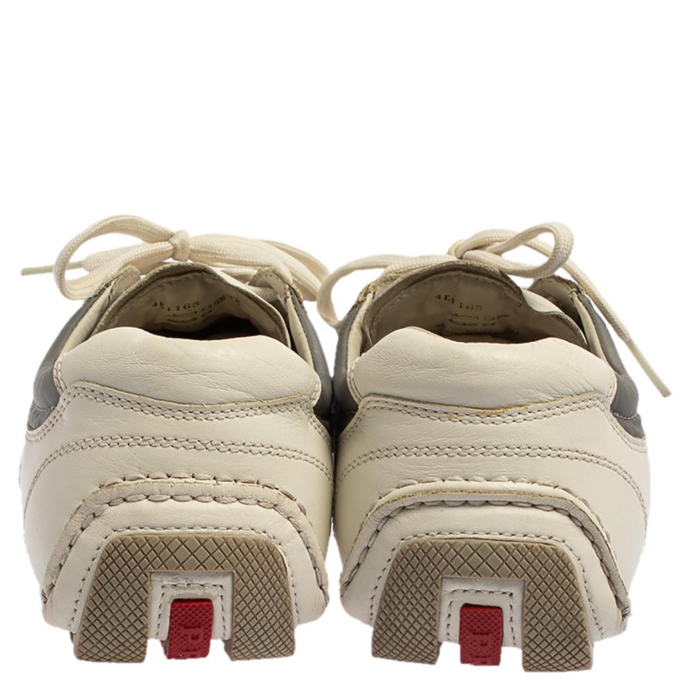 Prada Blanco/Gris Nylon Y Piel Zapatillas Bajas Talla 41.5 en Bueno Estado en Dubai, Al Qouz 2