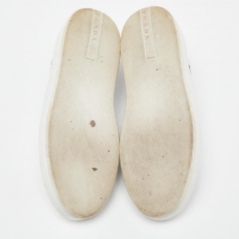 Progettate per elevare il vostro quoziente di stile e per darvi allo stesso tempo il massimo comfort, queste scarpe sono realizzate con i migliori materiali. Abbinateli ai vostri capi casual per un look cool.