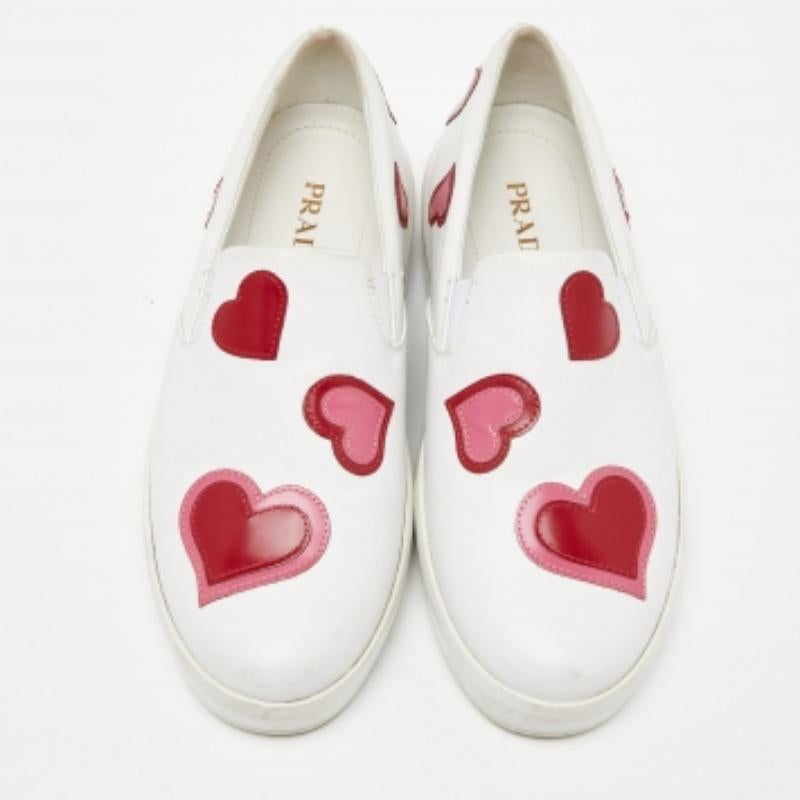 Prada, scarpe da ginnastica con cuore in pelle bianca, misura 36,5 in vendita 2
