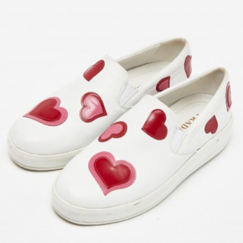 Prada, scarpe da ginnastica con cuore in pelle bianca, misura 36,5 in vendita 3