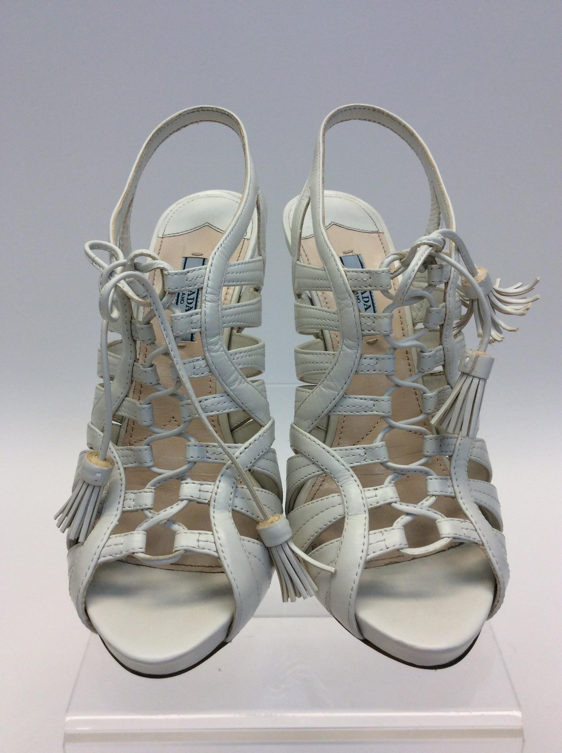 Prada White Leather Heeled Sandal
$299
Made in Italy
Size 39
.5