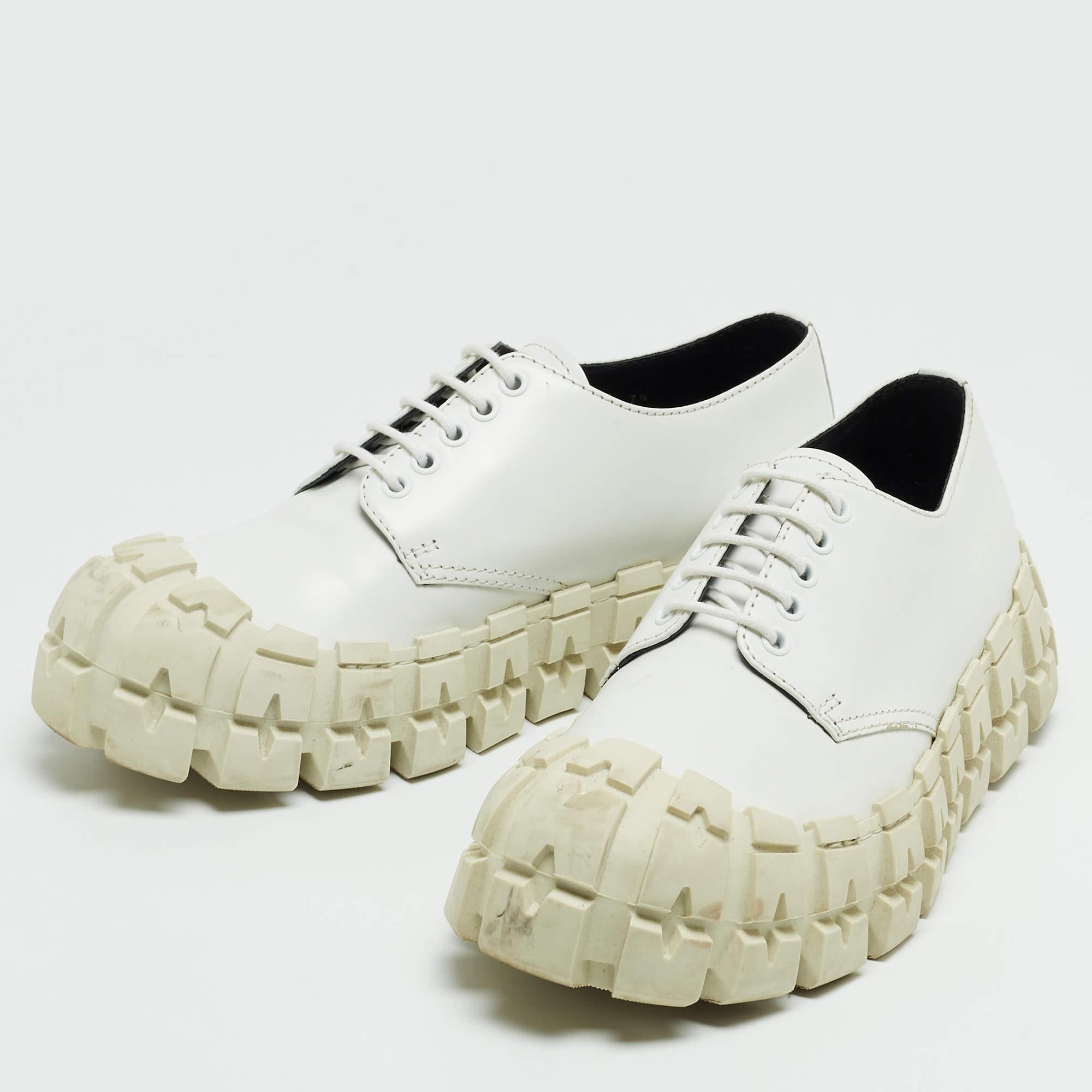 Coming in a classic silhouette, these designer sneakers are a seamless combination of luxury, comfort, and style. These sneakers are designed with signature details and comfortable insoles.

