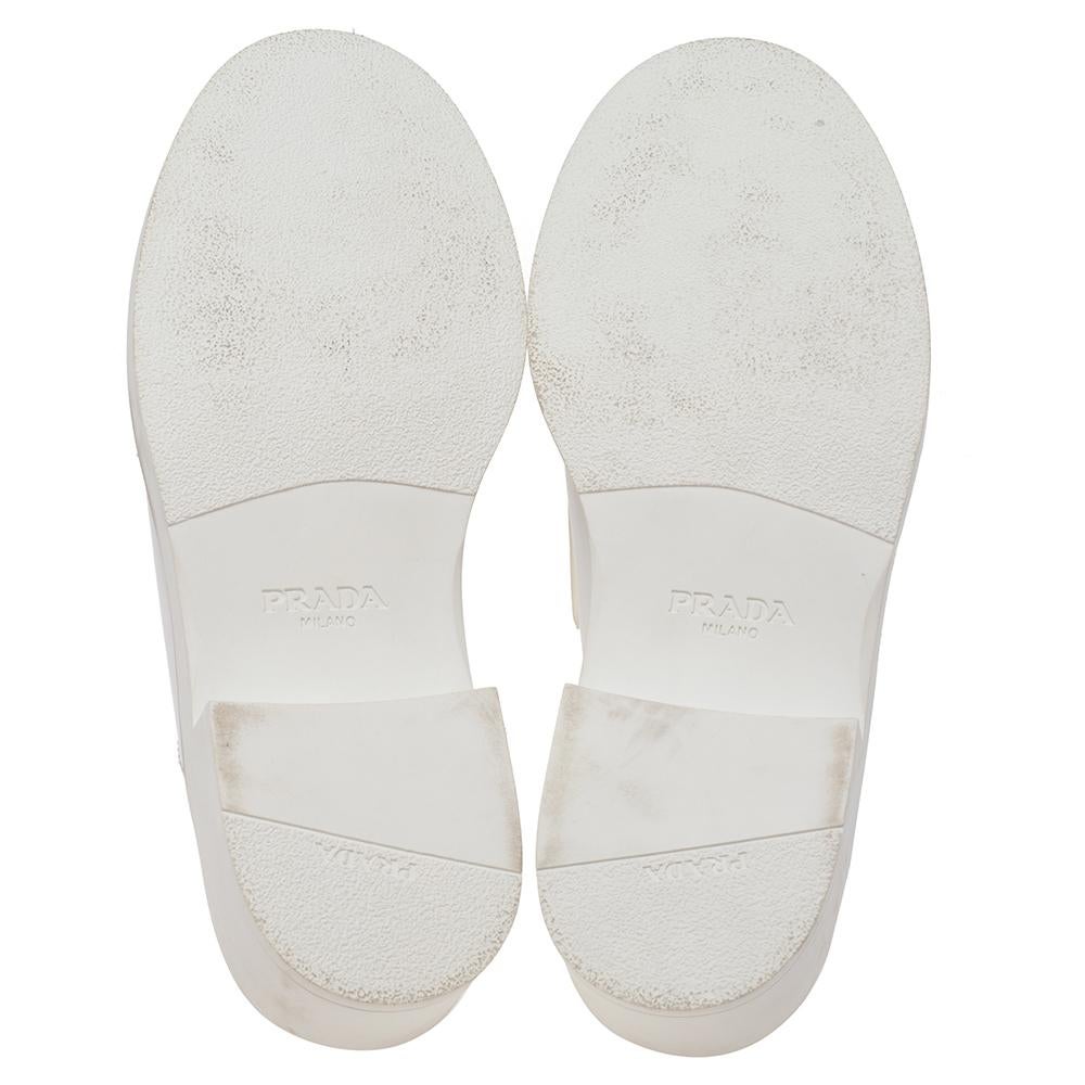 Prada White Leather Logo Embellished Mules Size 40 In Good Condition In Dubai, Al Qouz 2