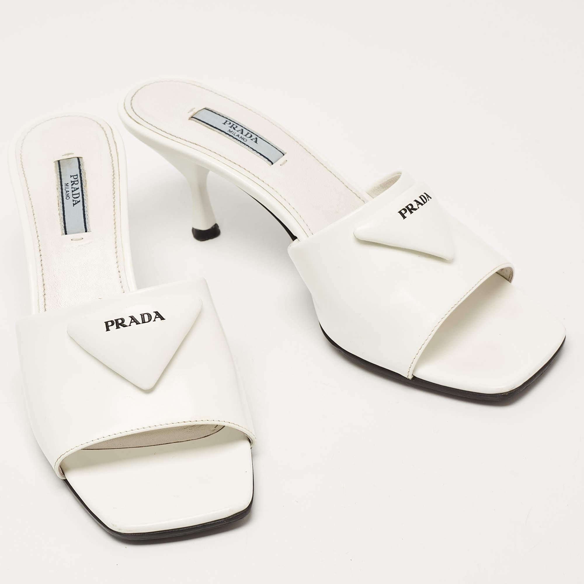 Prada White Leather Logo Slide Sandals Size 37.5 In Good Condition In Dubai, Al Qouz 2