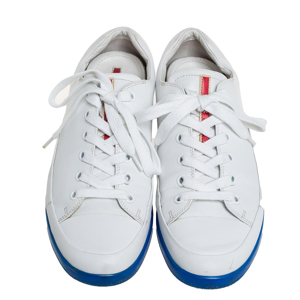 Prada White Leather Low Top Sneakers Size 42 In Good Condition In Dubai, Al Qouz 2