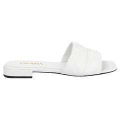 Chaussures à talons compensés Prada en cuir blanc, taille 39,5