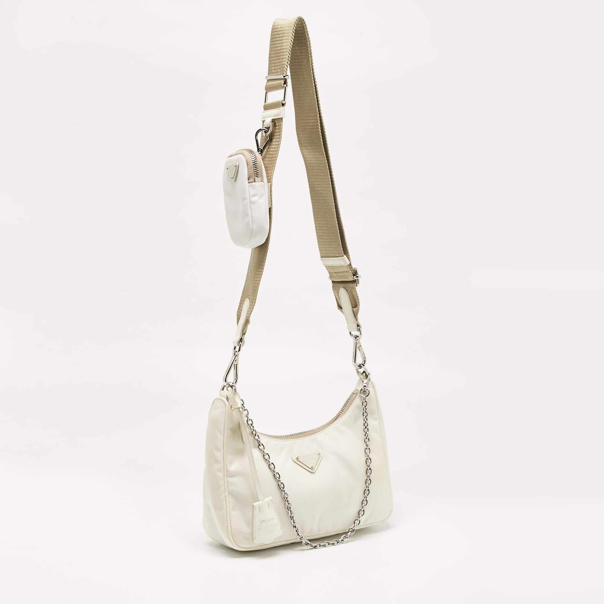 Prada Weiße Baguette-Tasche aus Nylon und Leder Re-Edition 2005 im Zustand „Relativ gut“ in Dubai, Al Qouz 2