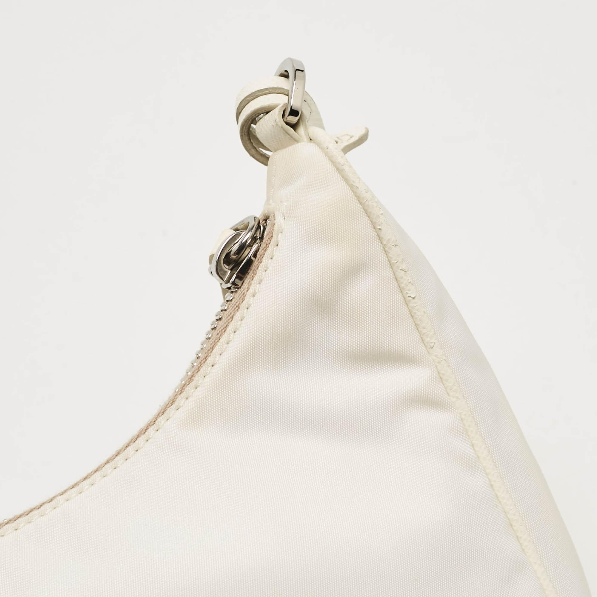 Prada Weiße Baguette-Tasche aus Nylon und Leder Re-Edition 2005 3