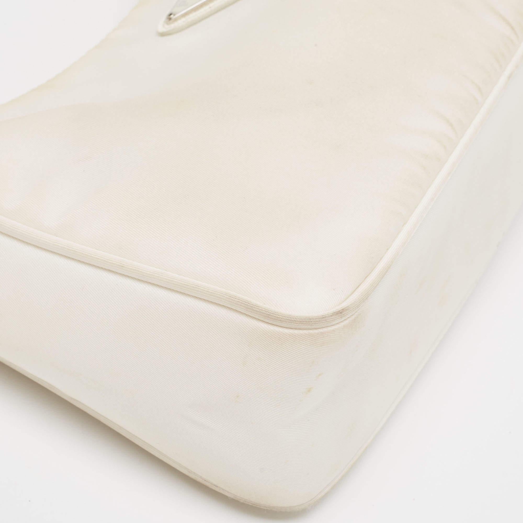 Prada White Nylon Mini Re-Edition 2000 Shoulder Bag In Fair Condition For Sale In Dubai, Al Qouz 2