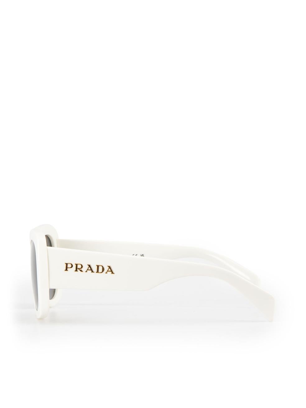 Gafas de sol Prada con montura cuadrada ovalada blanca 1