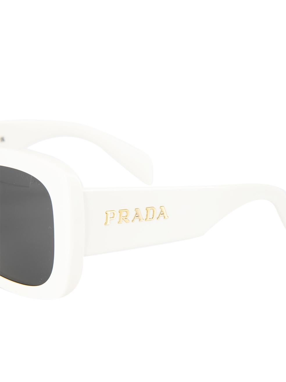 Gafas de sol Prada con montura cuadrada ovalada blanca 2