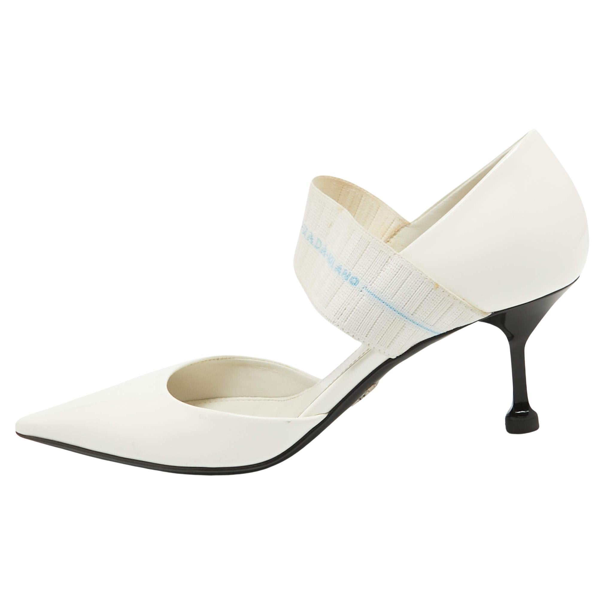 Prada Weiße Mary Jane D
orsay Pumps aus Lackleder und elastischem Leder Größe 36,5