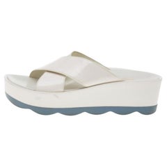 Prada - Sandales à plateforme en cuir verni blanc Taille 38