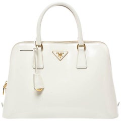 Prada - Grand sac à main Promenade en cuir verni blanc