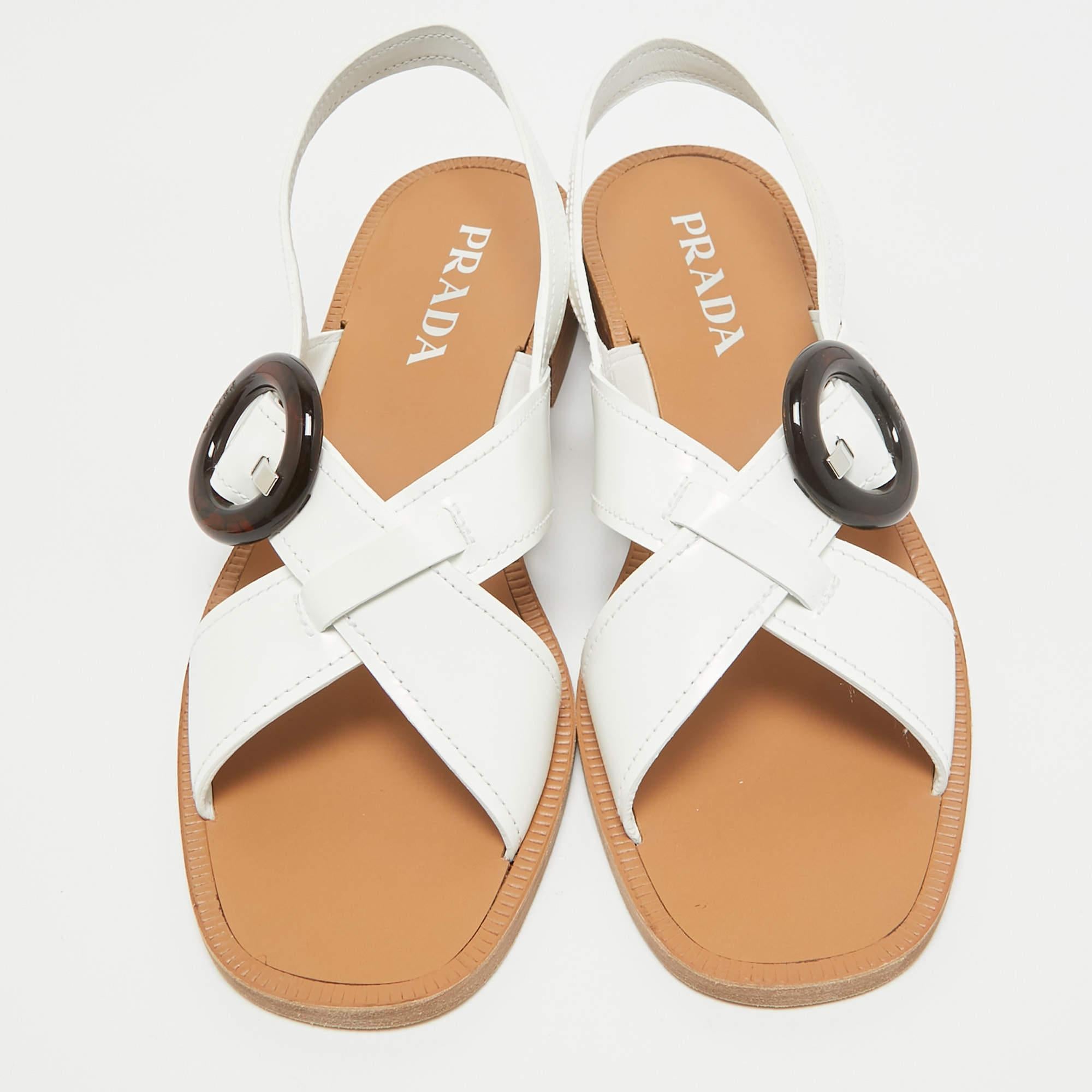 Prada White Patent Leather Slingback Sandals 41 In New Condition In Dubai, Al Qouz 2