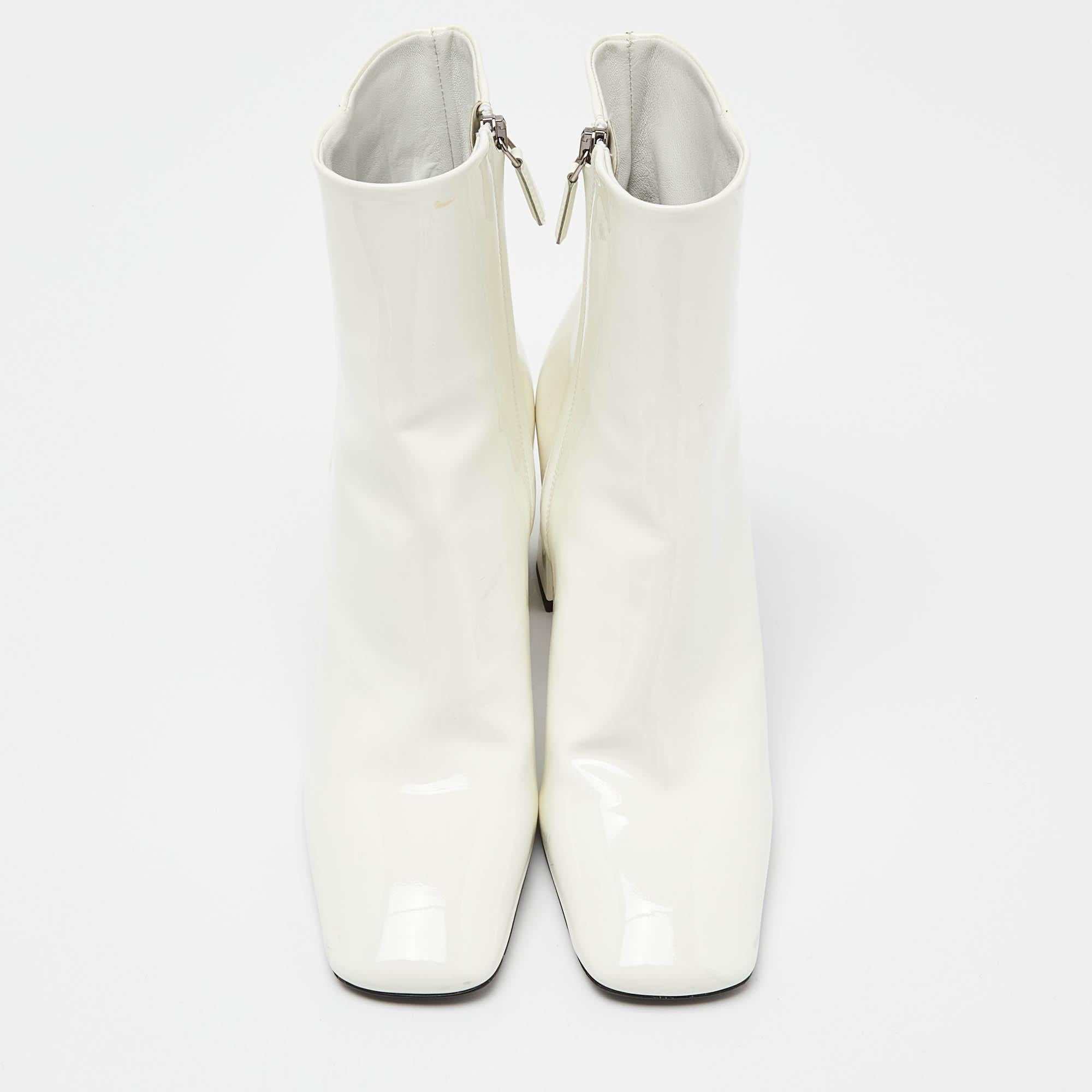 Prada White Patent Leather Zip Ankle Boots Size 37 In Good Condition For Sale In Dubai, Al Qouz 2