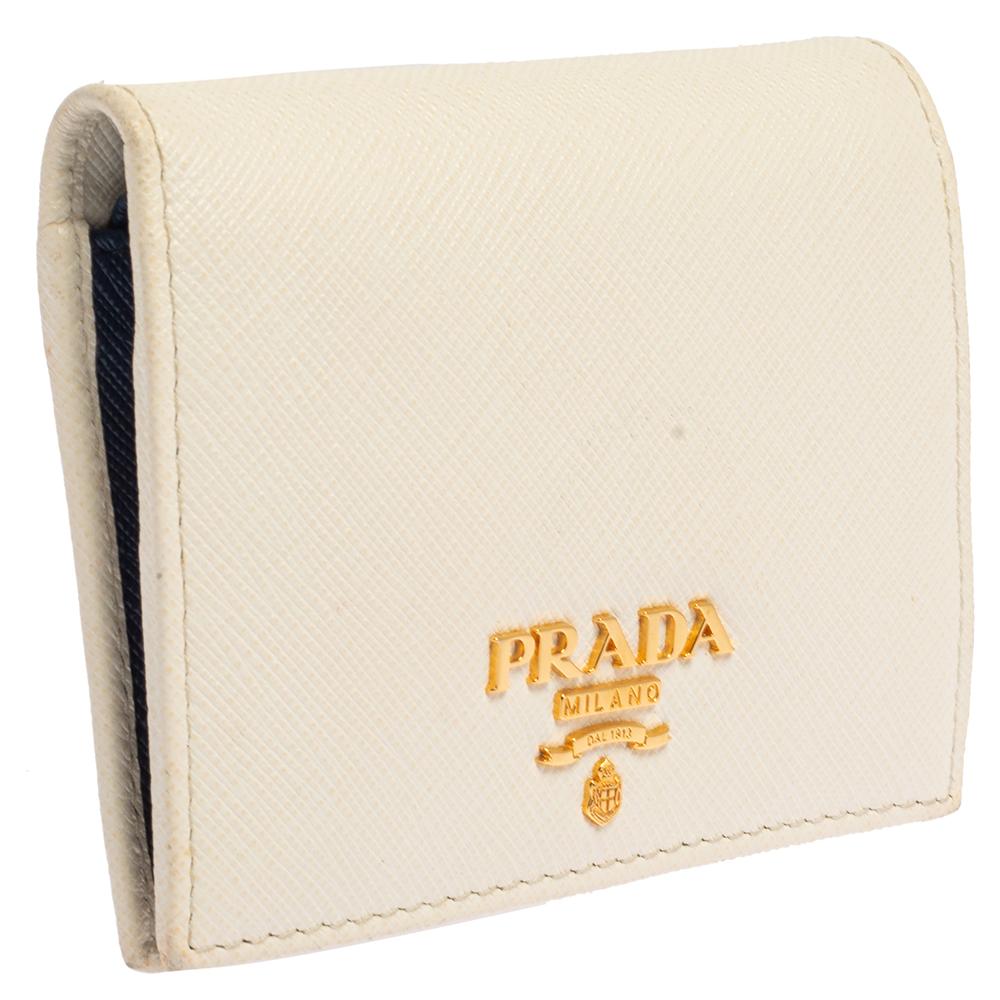 Prada White Saffiano Leather Bifold Wallet In Good Condition In Dubai, Al Qouz 2