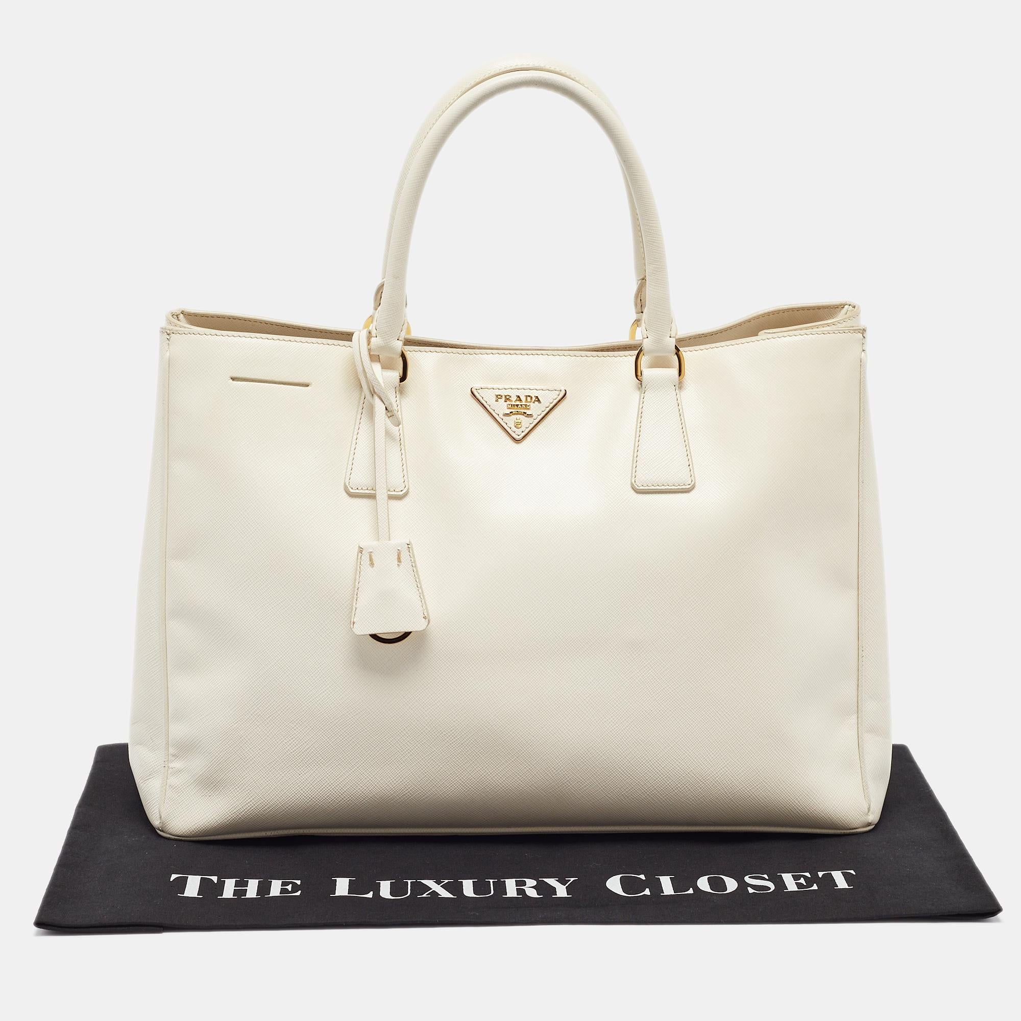 Prada Große Galleria-Tasche aus weißem Saffiano-Leder im Angebot 6