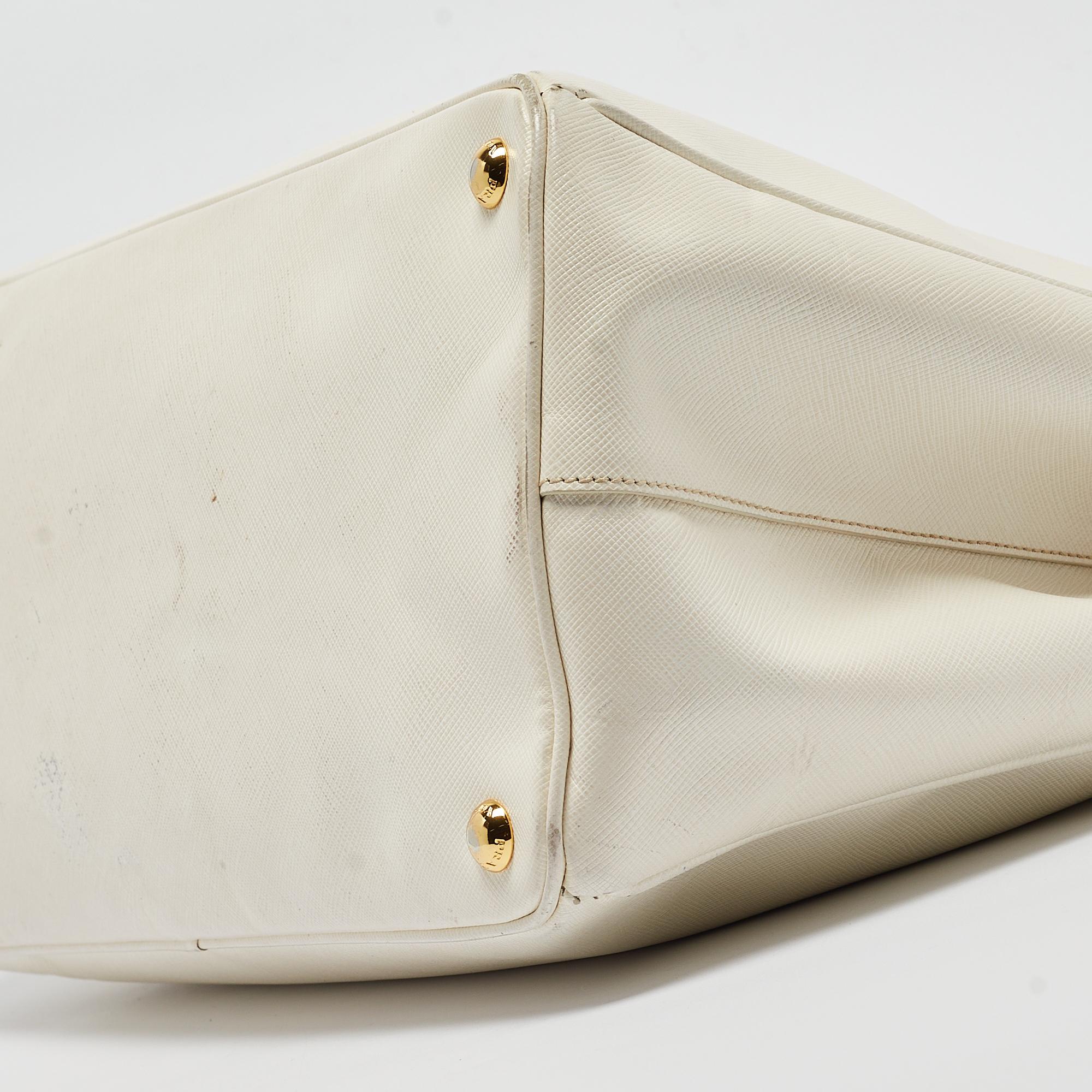 Prada Große Galleria-Tasche aus weißem Saffiano-Leder Damen im Angebot