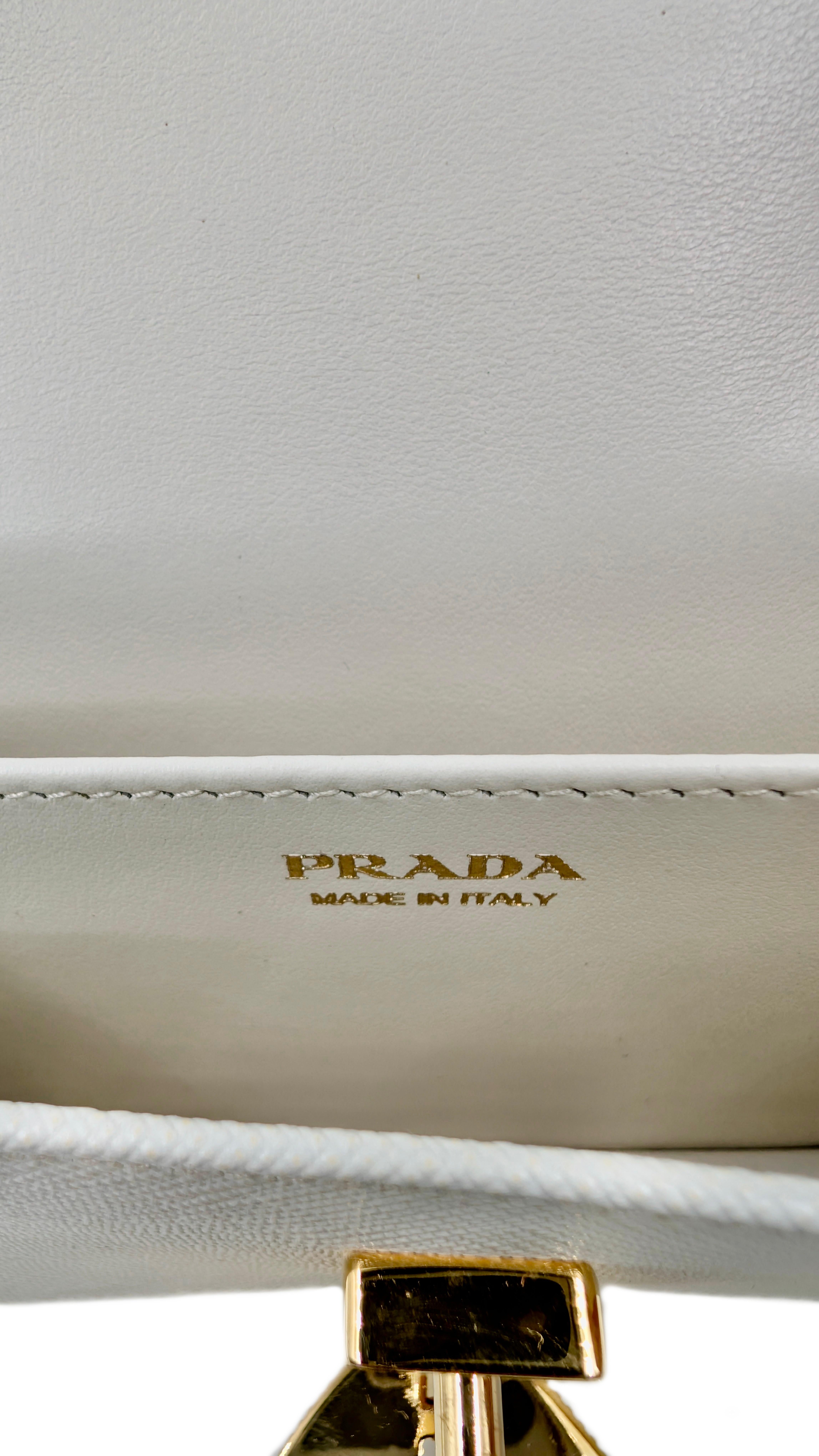PRADA White Saffiano Lock Heart mini bag In New Condition For Sale In Rubiera, RE