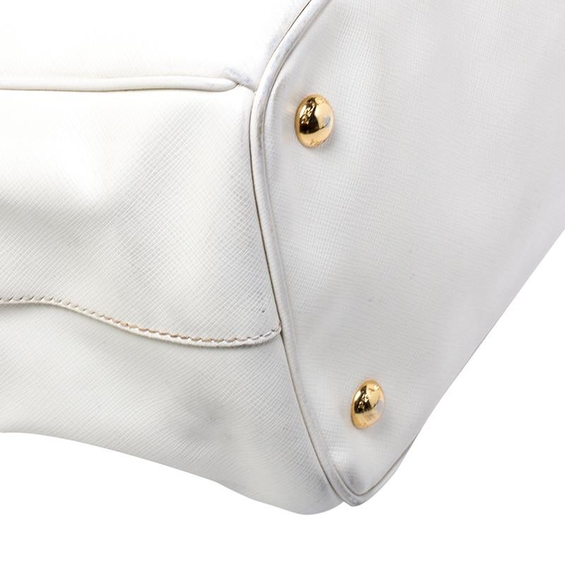 Prada White Saffiano Lux Leather Large Double Zip Tote In Good Condition In Dubai, Al Qouz 2