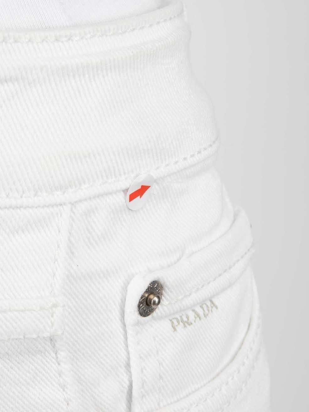 Prada White Skinny Cropped Leg Jeans Size S Pour femmes en vente