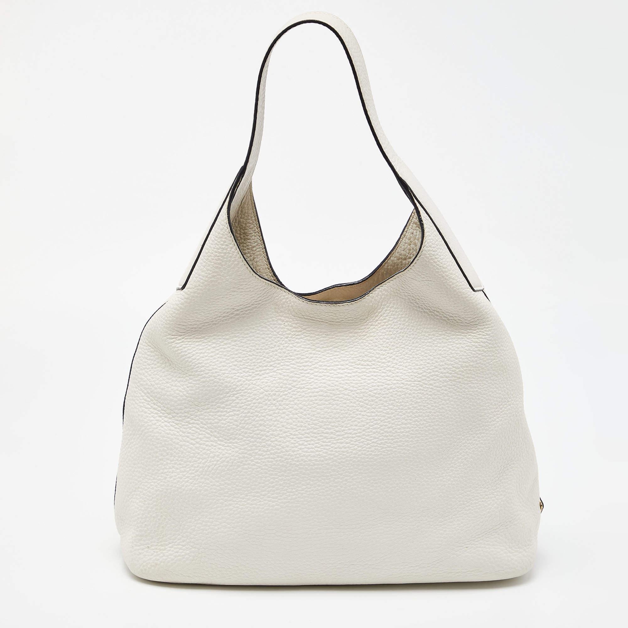 Stylish handbags never fail to make a fashionable impression. Make this designer hobo yours by pairing it with your sophisticated workwear as well as chic casual looks.

Includes: Info Booklet, Authenticity card