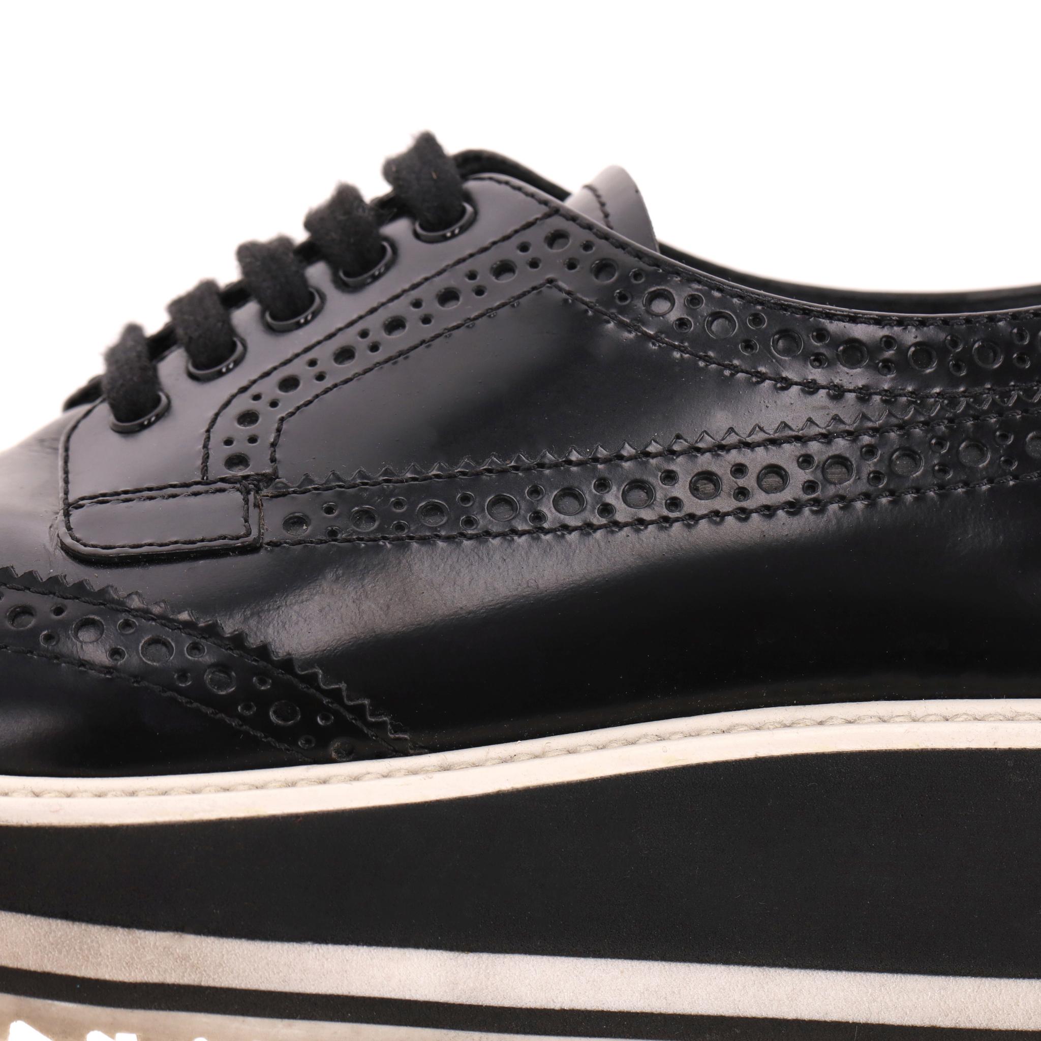 Prada Wingtip Leder Plateau Brogues im Angebot 5