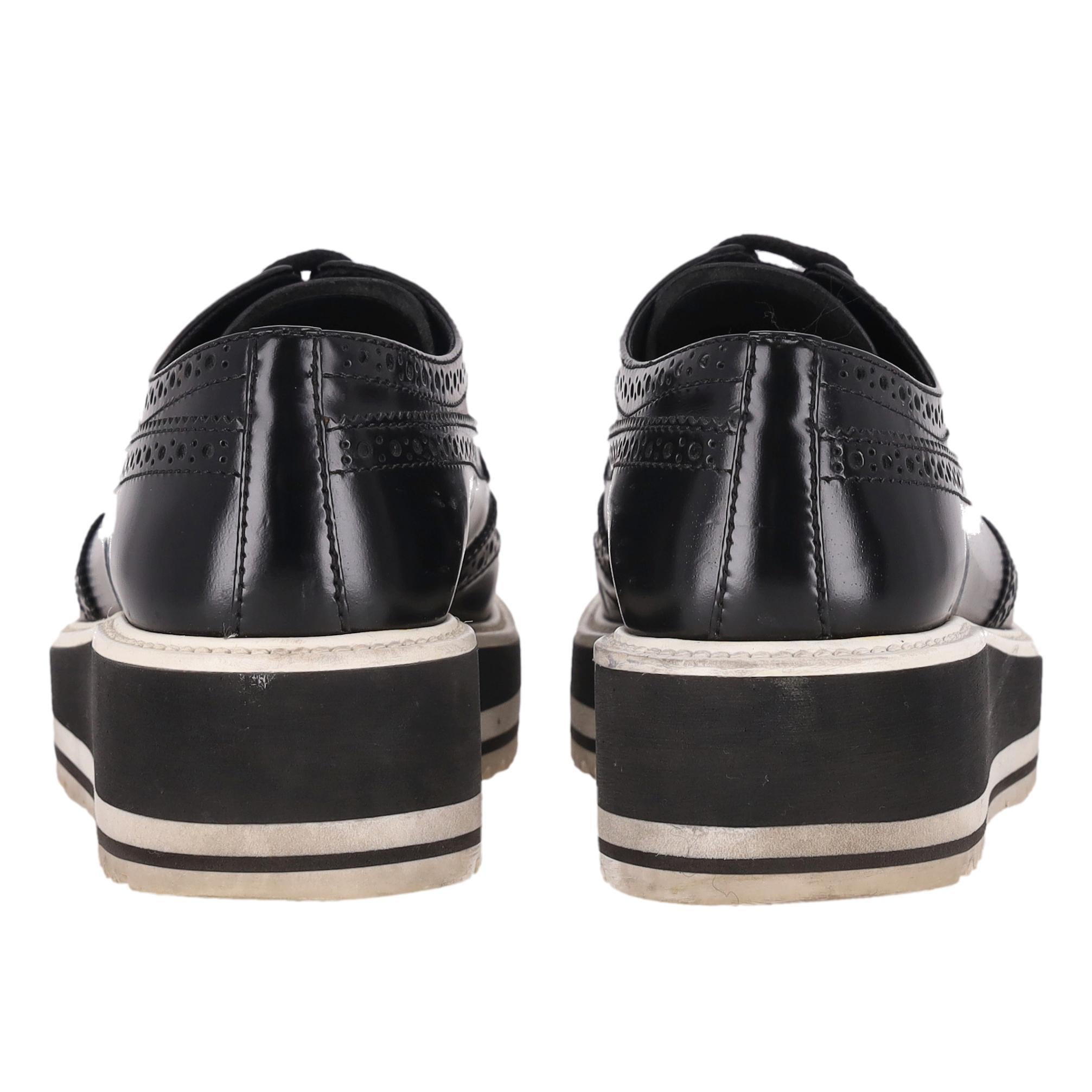 Prada Wingtip Leder Plateau Brogues im Angebot 1