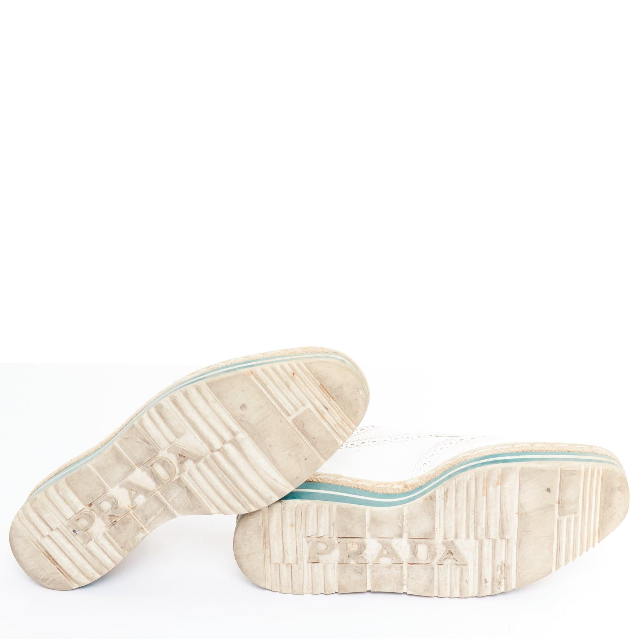 PRADA Wingtip espadrille en cuir blanc vert brodequins compensés EU35.5 en vente 6