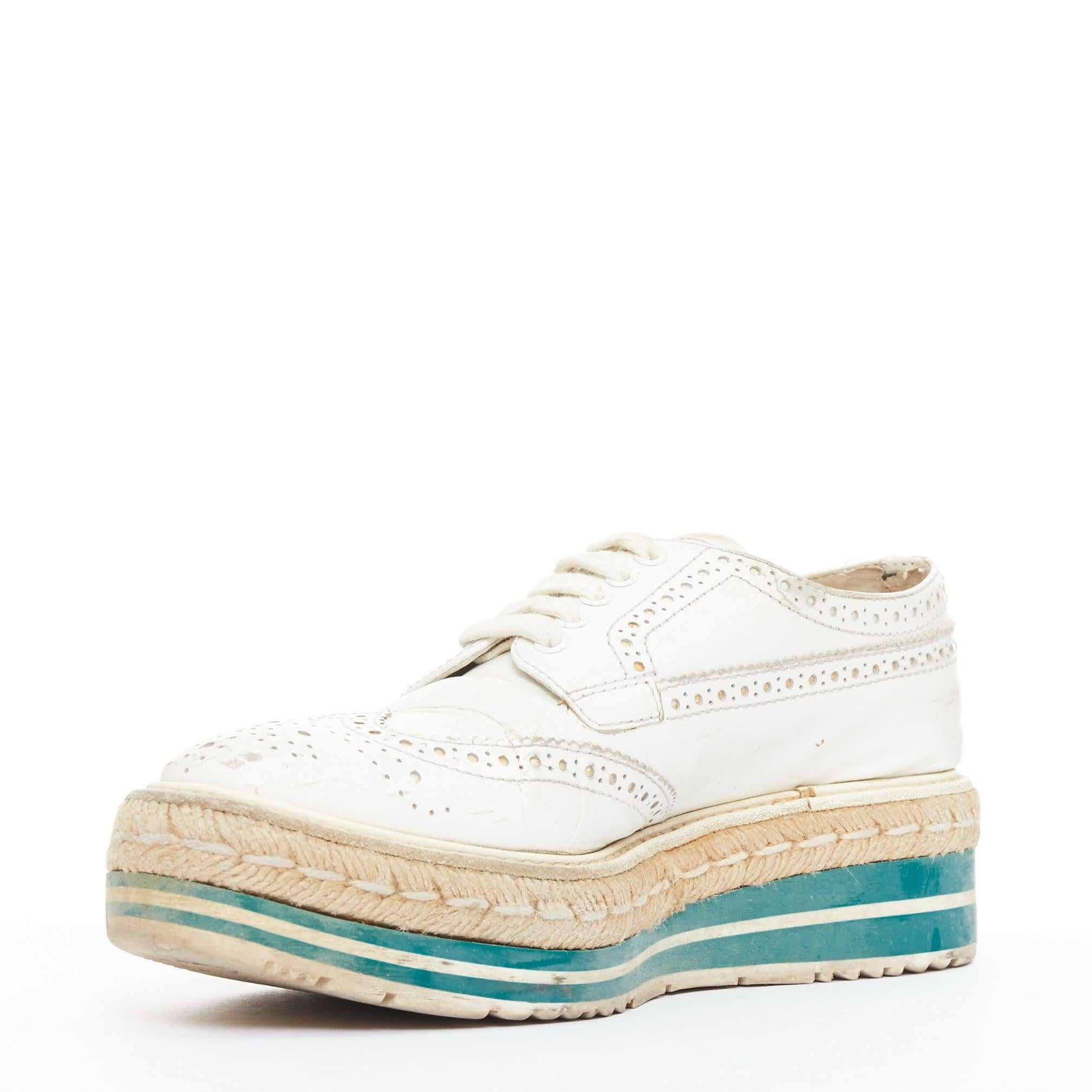 PRADA Wingtip espadrille en cuir blanc vert brodequins compensés EU35.5 État moyen - En vente à Hong Kong, NT