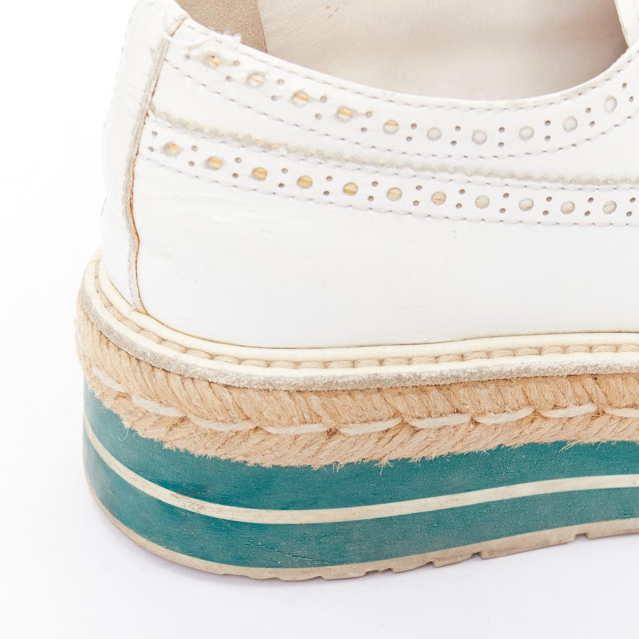 PRADA Wingtip espadrille en cuir blanc vert brodequins compensés EU35.5 en vente 3
