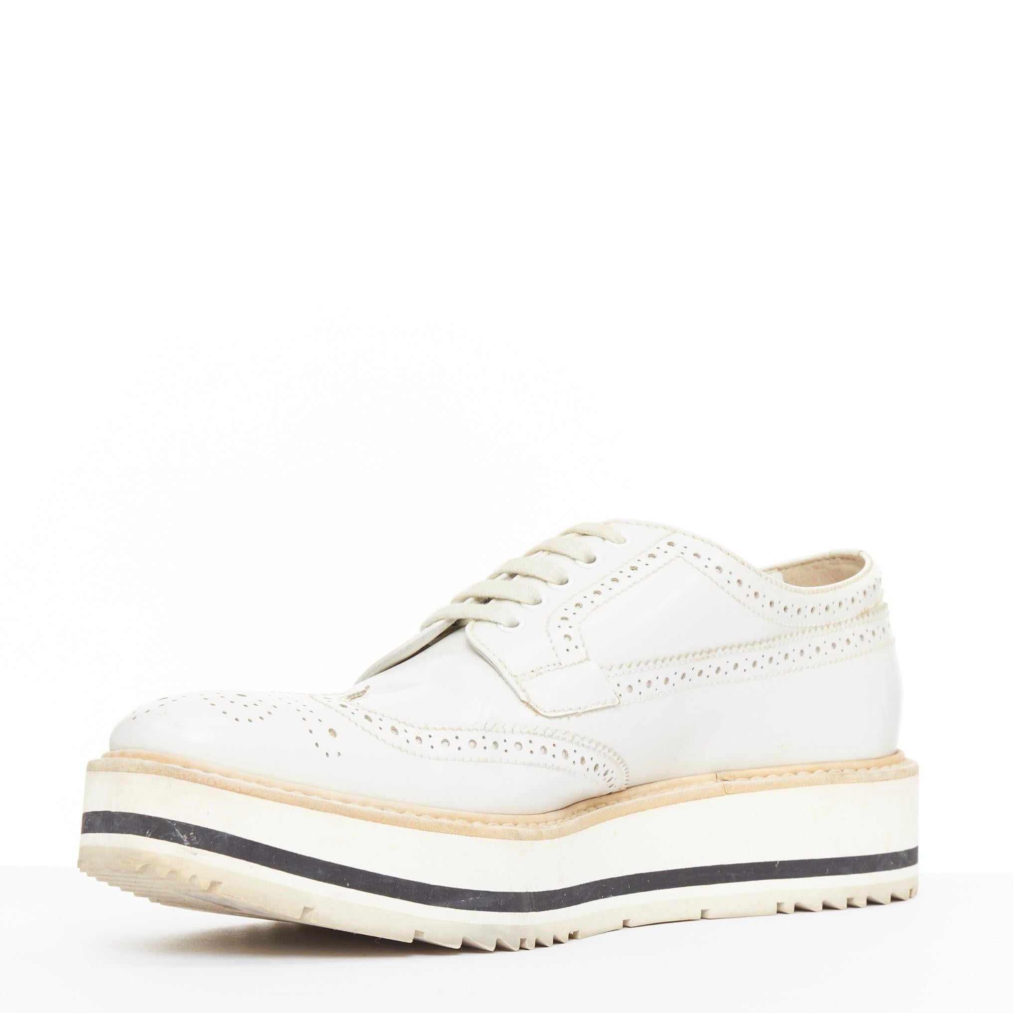 Gris PRADA Wingtip white leather black beige platform brogue oxfords EU38 en vente
