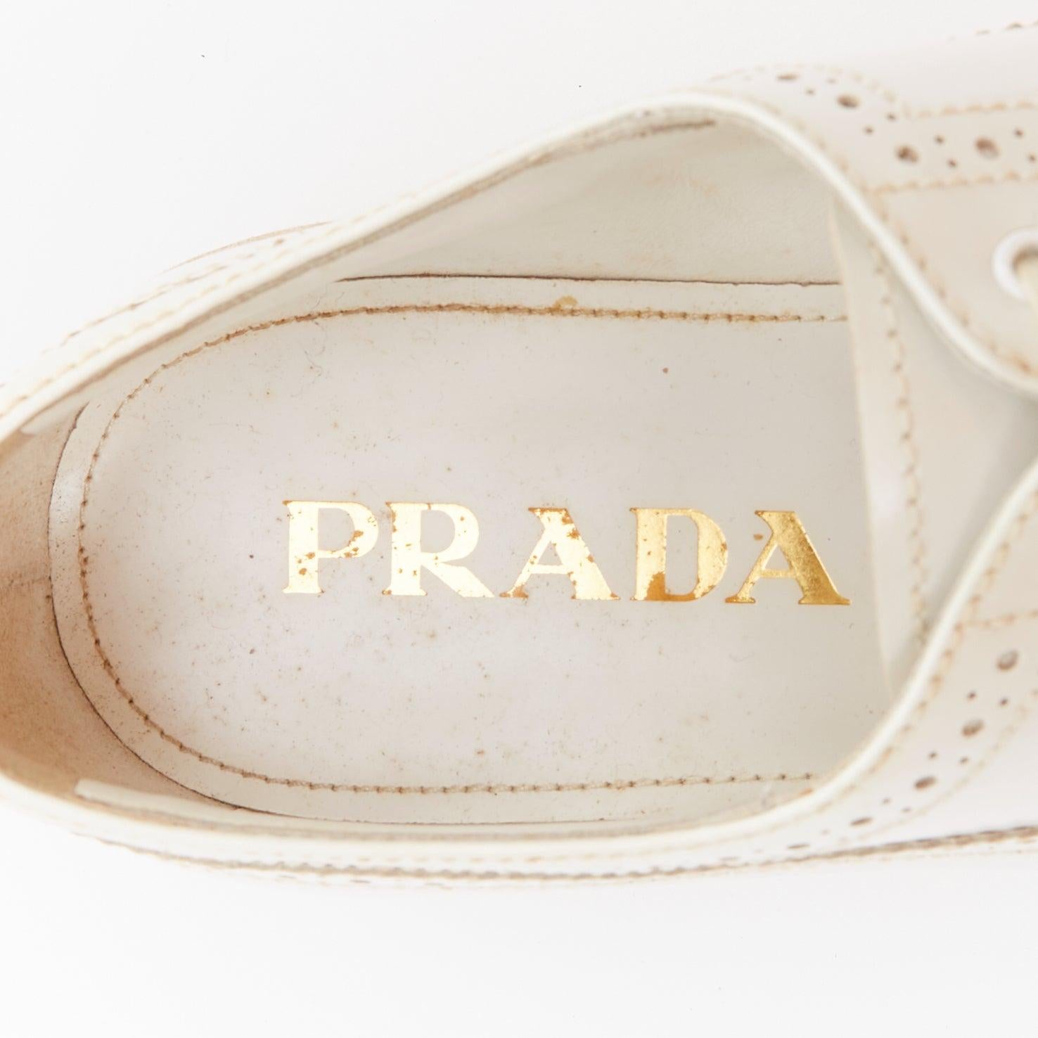 PRADA Wingtip white leather black beige platform brogue oxfords EU38 en vente 1