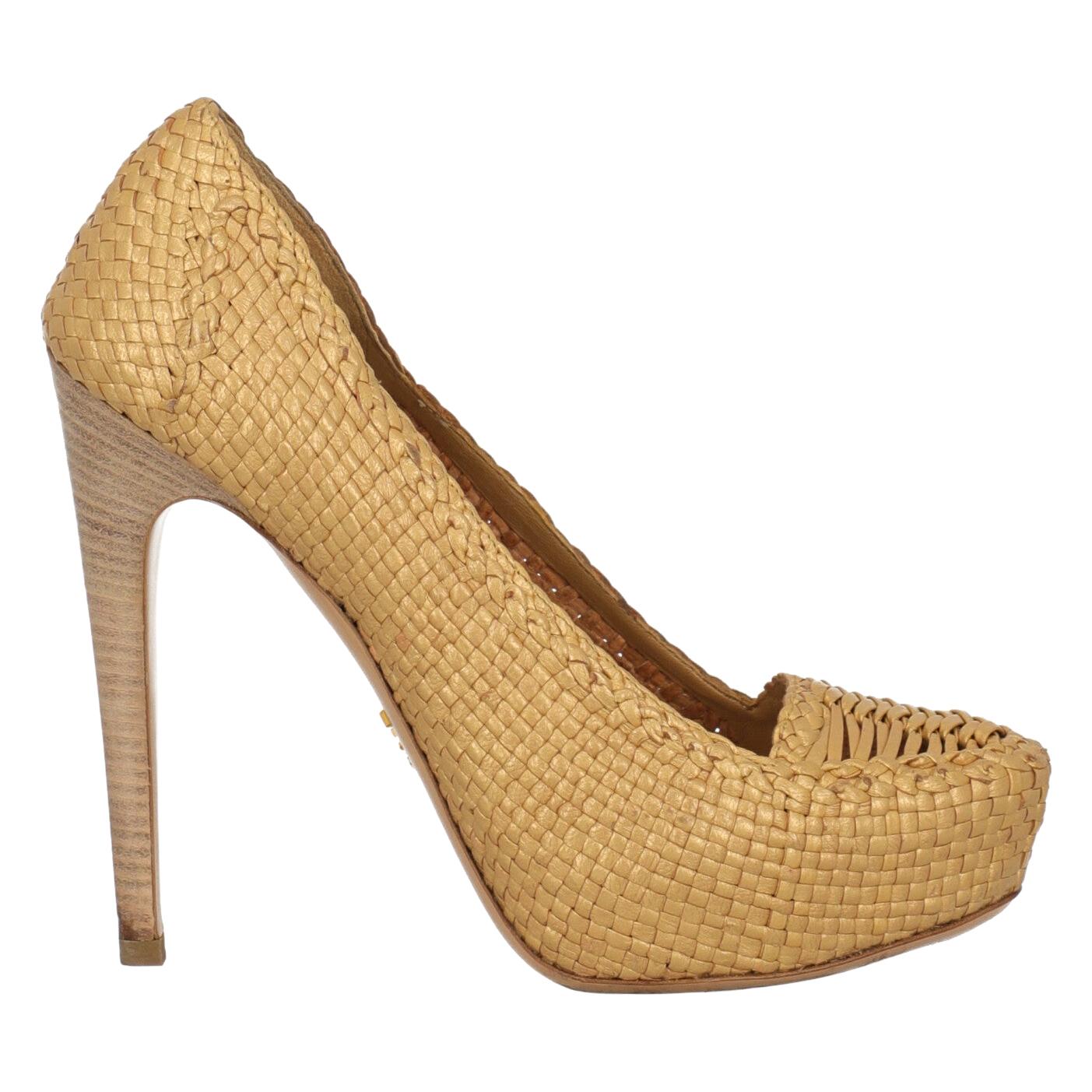Prada Woman Pumps Gold Leather IT 39 For Sale