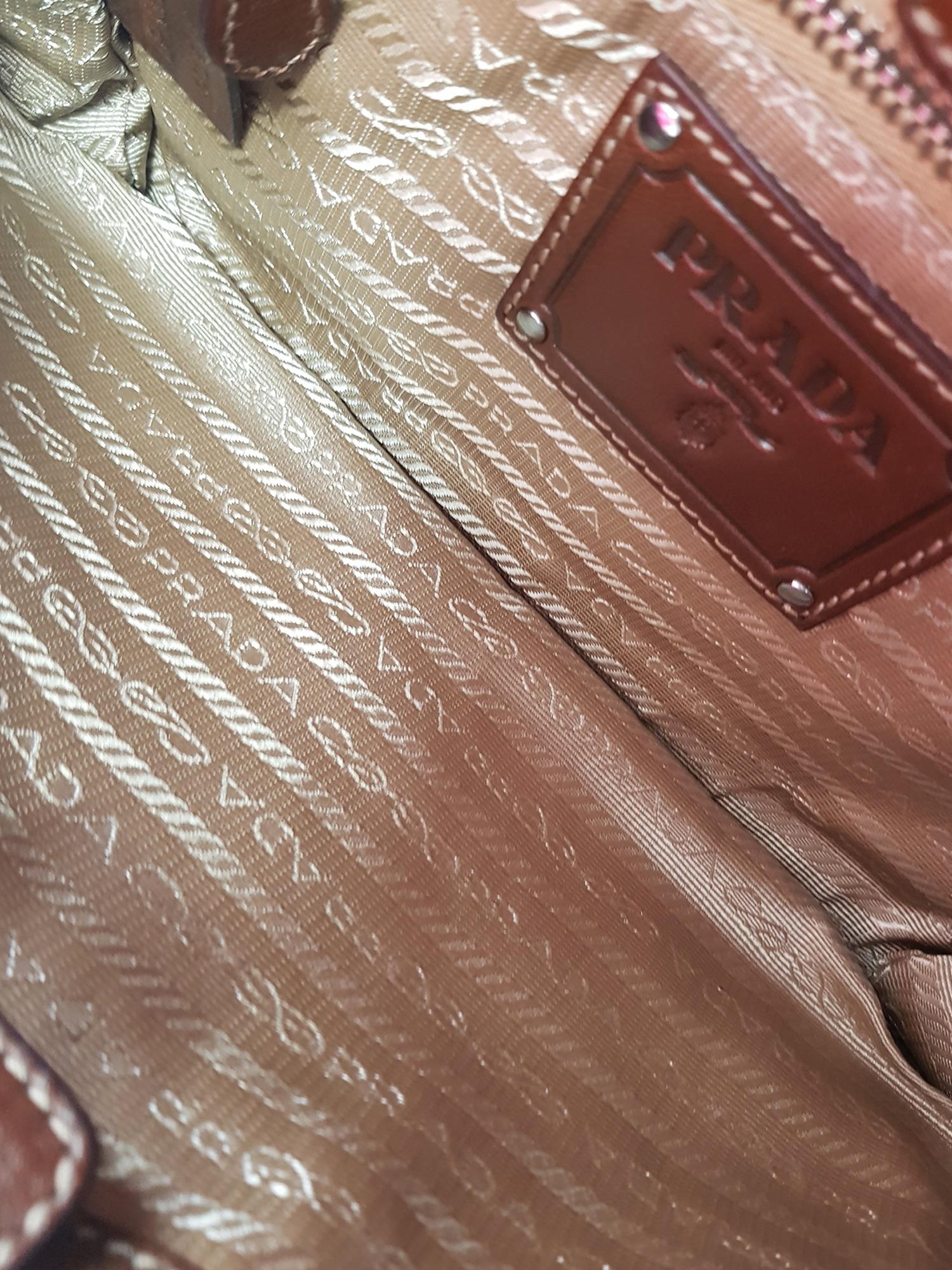 Prada Woman Shoulder bag  Brown Leather For Sale 2