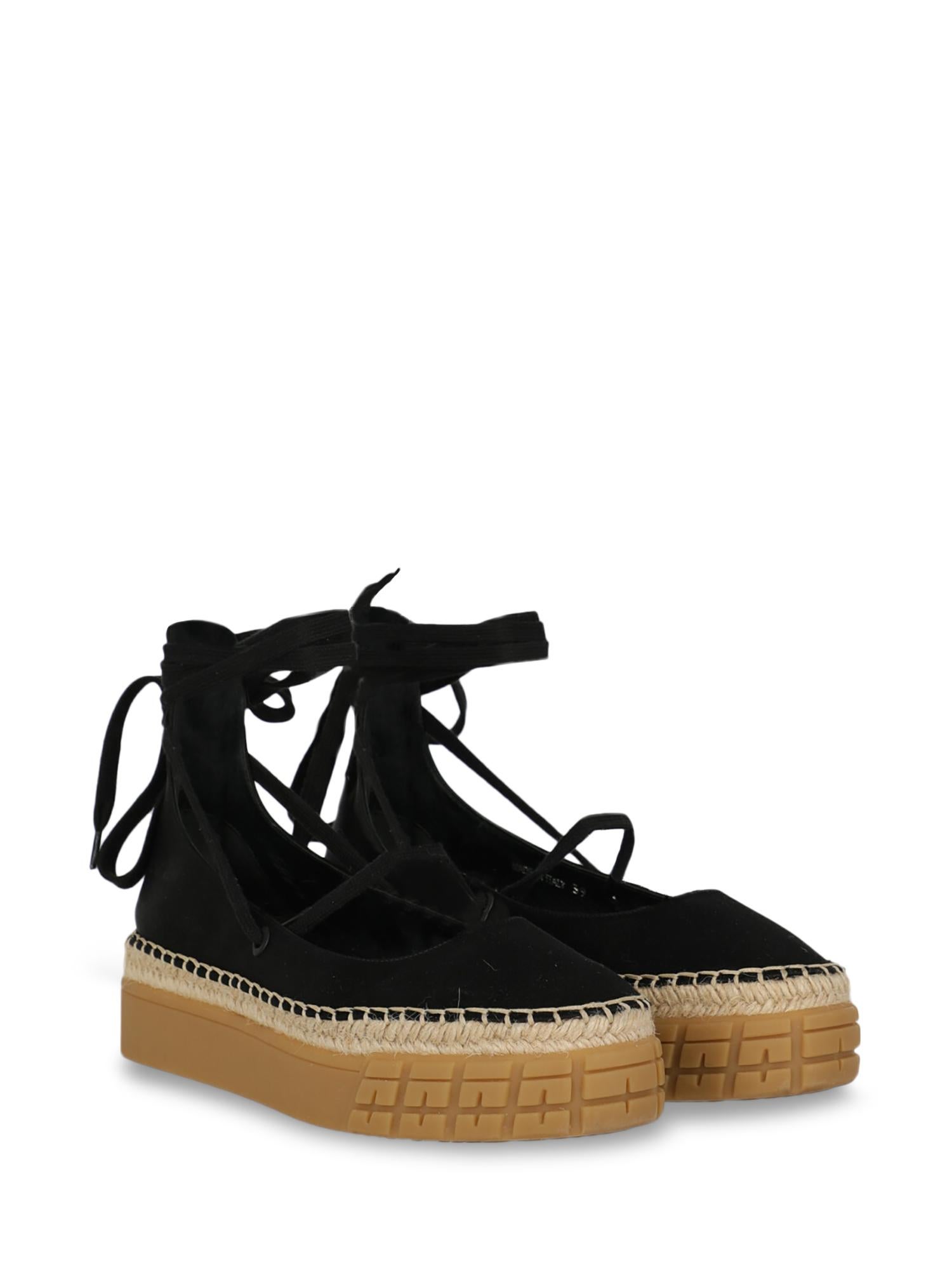 Descrizione del prodotto: Espadrillas, tessuto, tinta unita, stringate, punta tonda, soletta con marchio

Include:
- Scatola

Condizioni del prodotto: Molto buono
Superiore: segni visibili. Soletta: rughe visibili.

Misure: