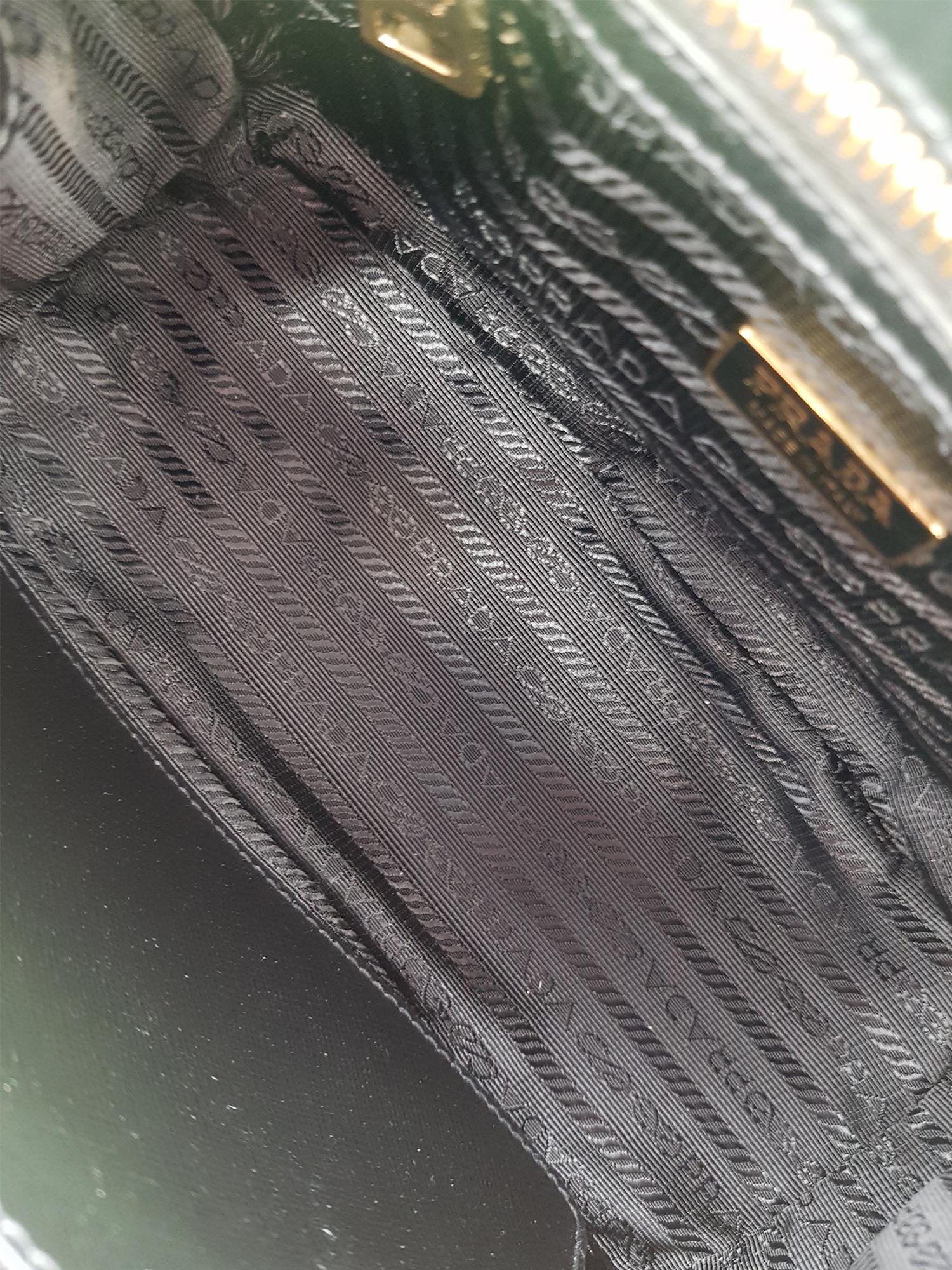 Prada  Women   Handbags  Black Leather  For Sale 2