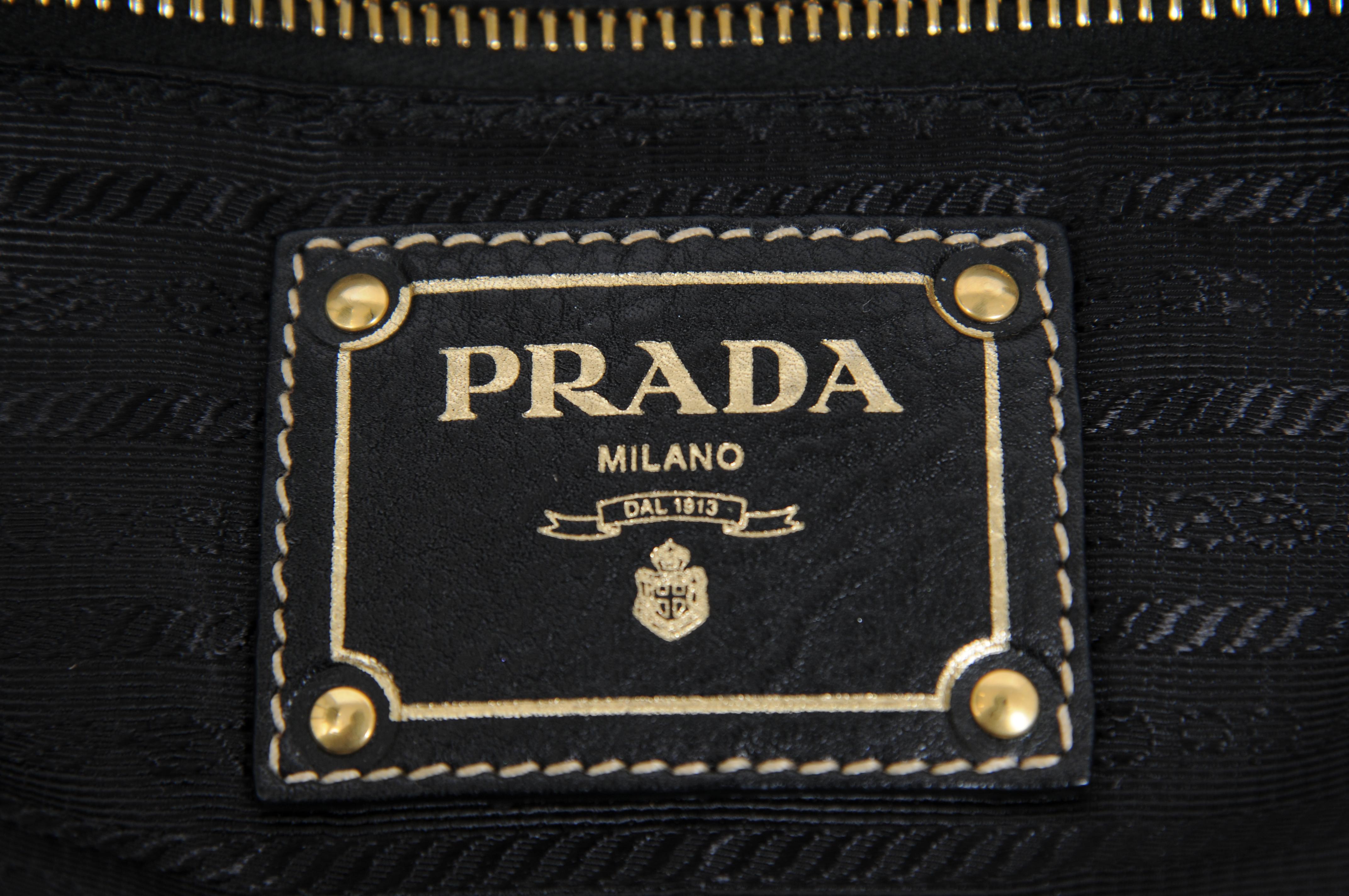 Prada Donna Paglia Vitello Daino Frame Borsa a tracolla Satchel Nero Tessuto Rafia in vendita 11