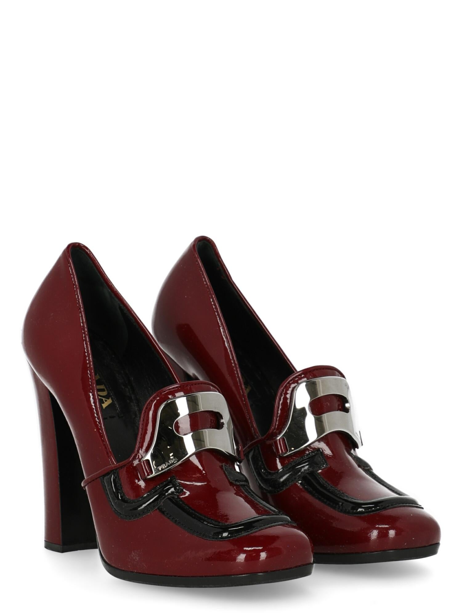 Shoe, leather, solid color, logo placard, patent, silver-tone hardware, square toe, branded insole, branded sole, block heel, high heel.

Includes: N/A

Product Condition: Very Good
Heel: slightly visible scratch. Sole: visible signs of use. Upper: