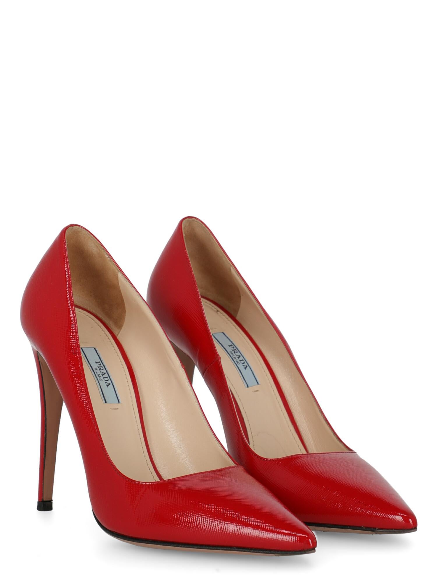 Product Description: Pumps, leather, solid color, pointed toe, branded insole, tapered heel, high heel

Includes:
- Dust bag

Product Condition: Very Good
Sole: visible signs of use. Upper: slightly visible stains. Insole: generic residues, visible