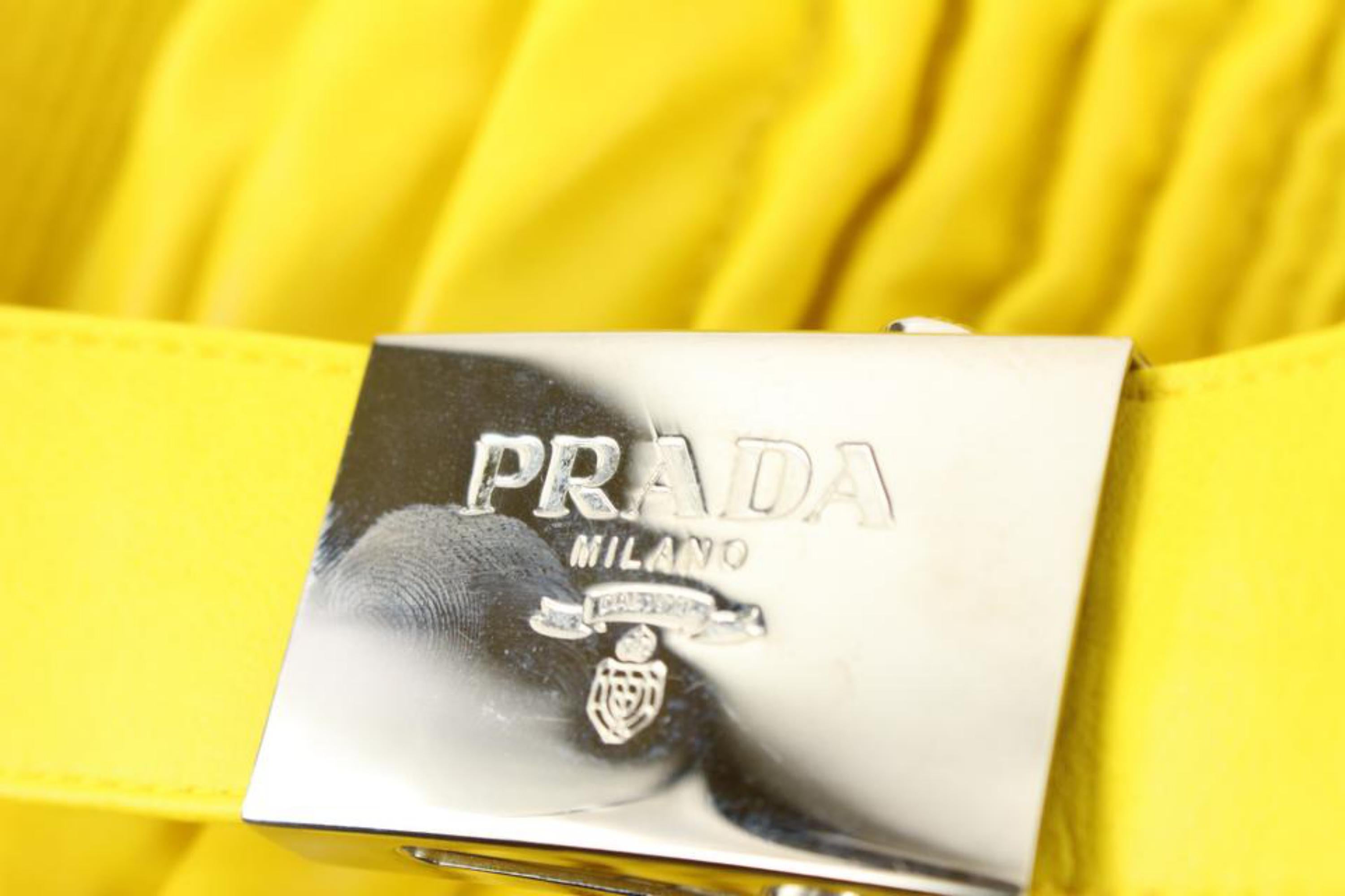 Prada - Blouson jaune matelassé 121PR44, pour femme, 34 US Excellent état - En vente à Dix hills, NY
