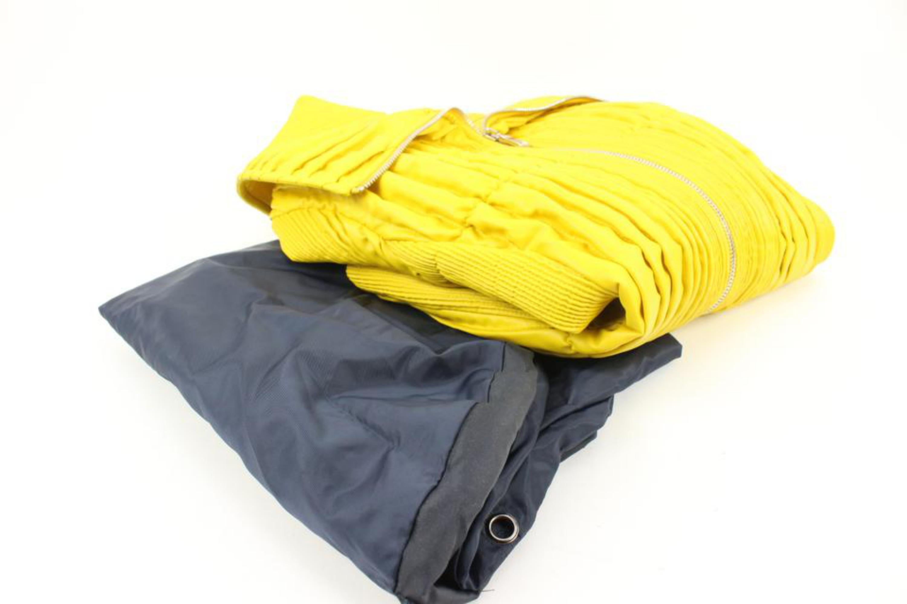 Prada Women's 34 US Yellow Quilted Blouson Jacket 121PR44 In Excellent Condition For Sale In Dix hills, NY