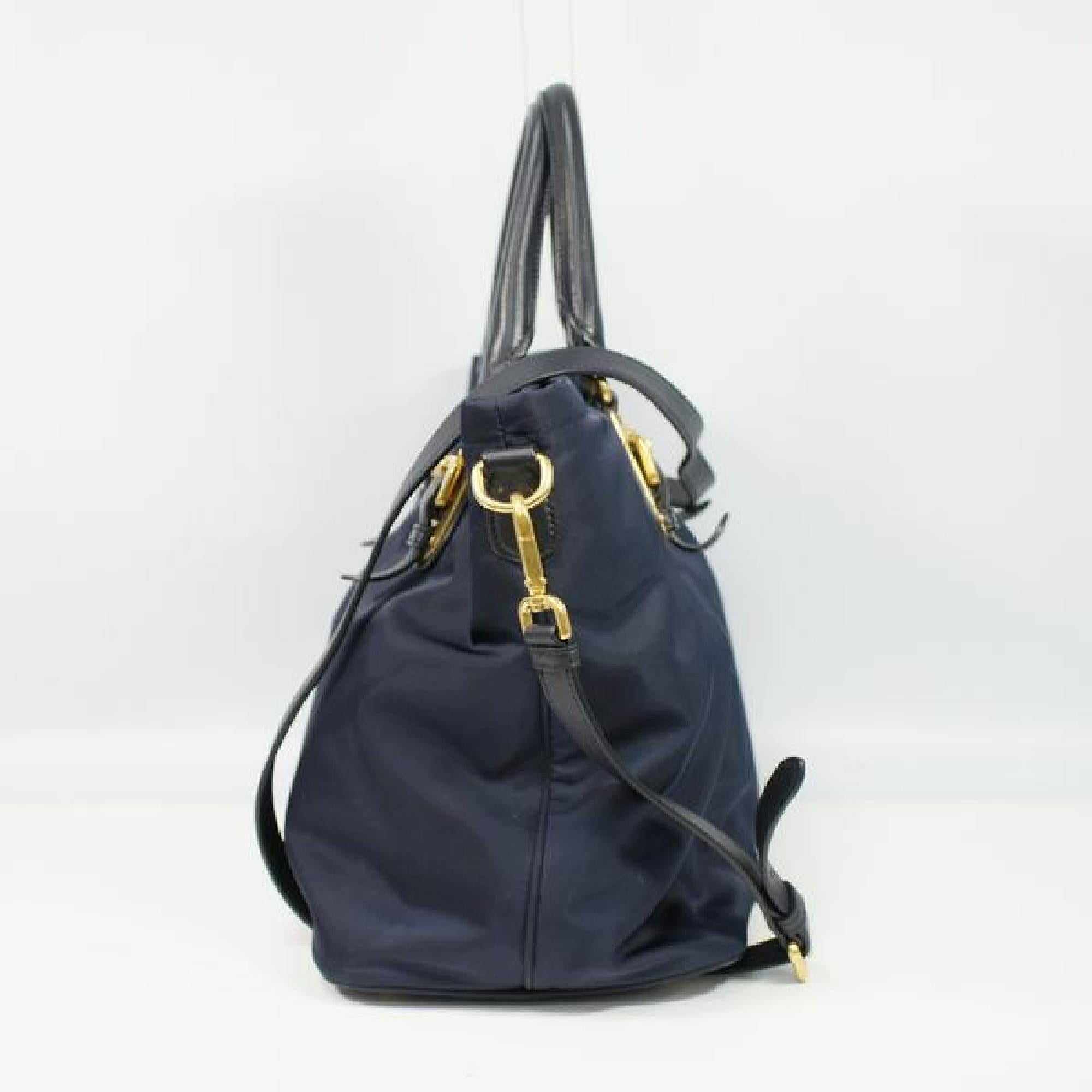 An authentic PRADA Womens handbag BN1902 Navy. The color is Navy. The outside material is nylon/ leather. This item is Contemporary. The year of manufacture would be 1986.
Rank
A beautiful goods
Used items with little bit signs of wear but beautiful