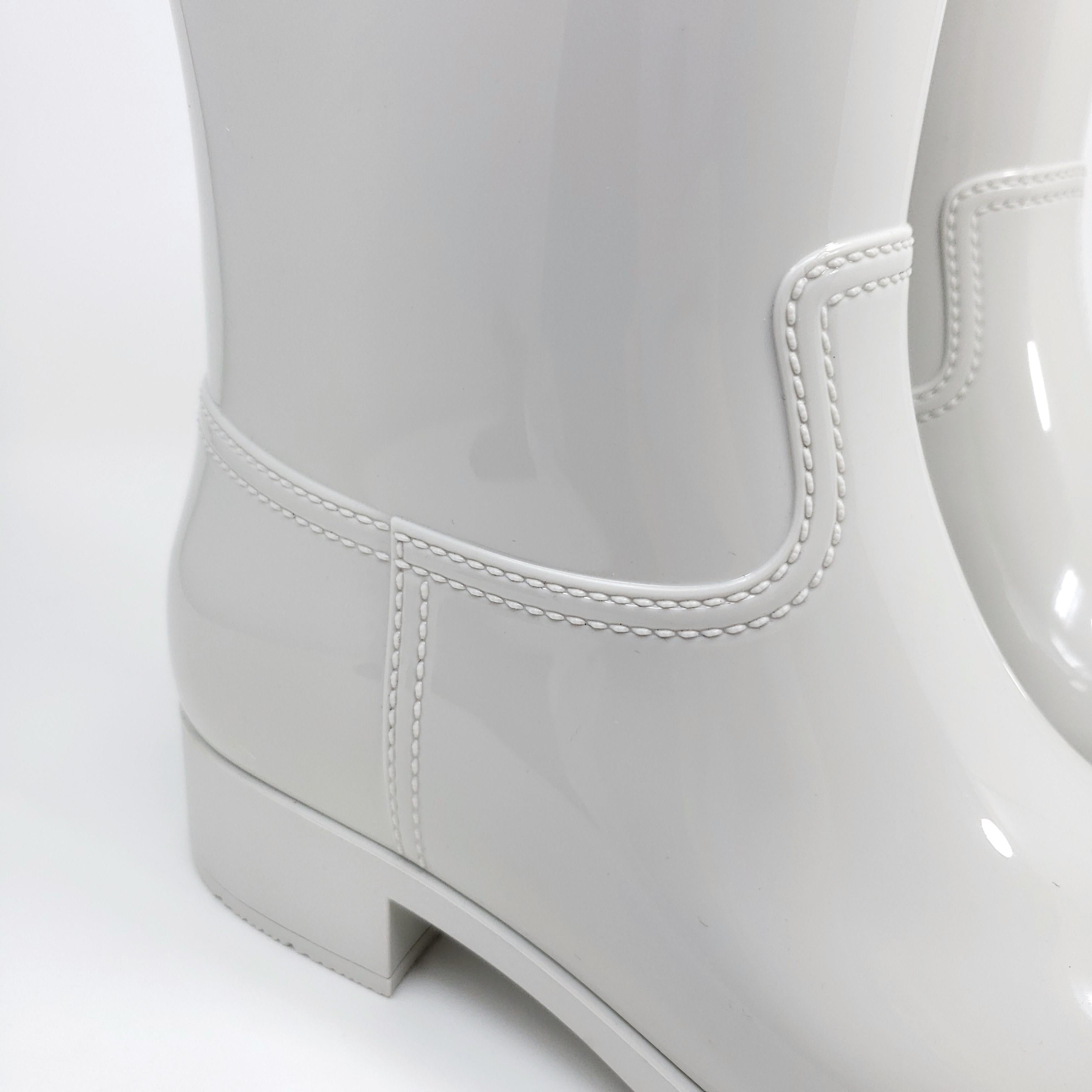 Prada Damen Sport Talco Weiße Regenstiefel aus Gummi Größe US 8, EU 38 (Grau) im Angebot