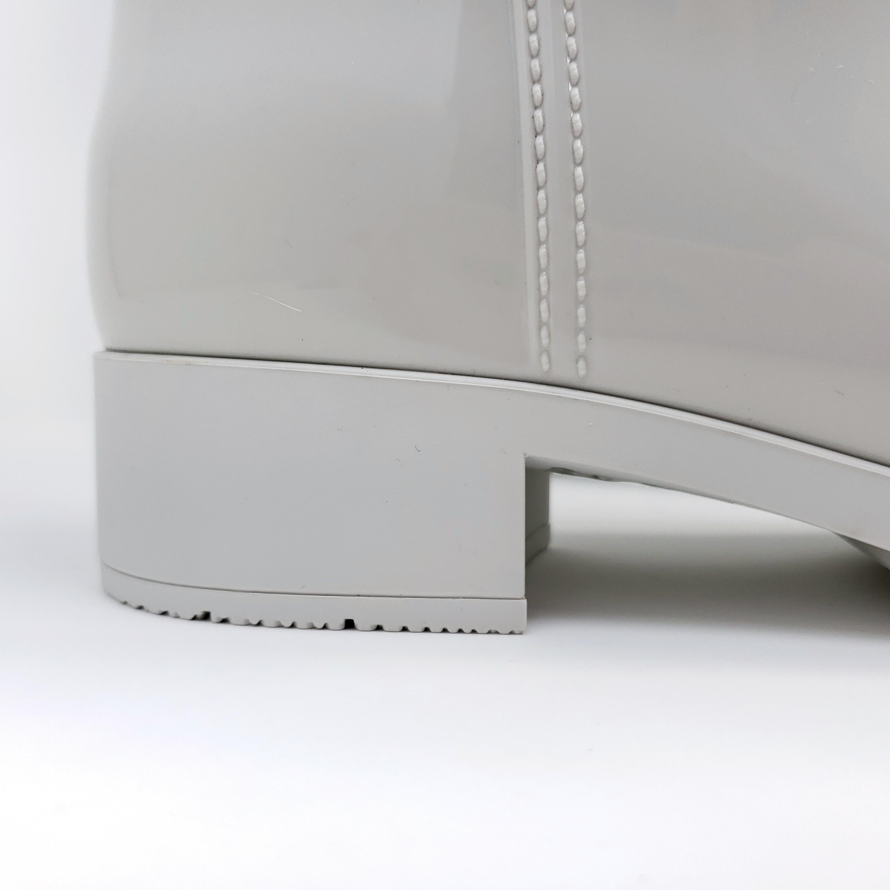 Prada Damen Sport Talco Weiße Regenstiefel aus Gummi Größe US 8, EU 38 im Zustand „Neu“ im Angebot in Milford, DE