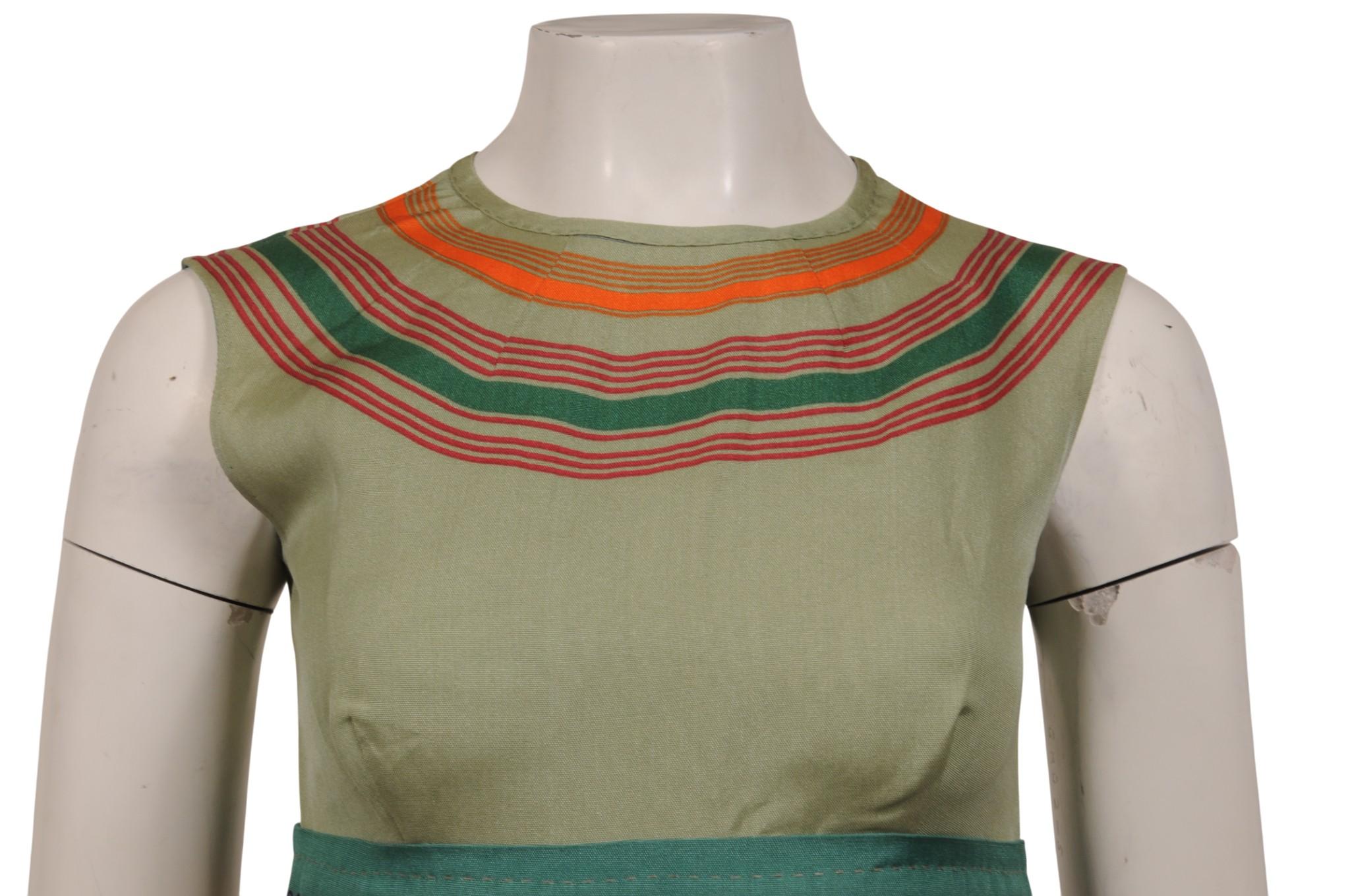 - Tribal pattern exterior

- Tagged size 38

- Made of 59% paper 41% silk



Condition: 

The dress is in overall great condition with no major imperfections 



Measurements: ( Approximately In Inches ) 

Shoulder: 15.25

Chest: 16.5

Waist: