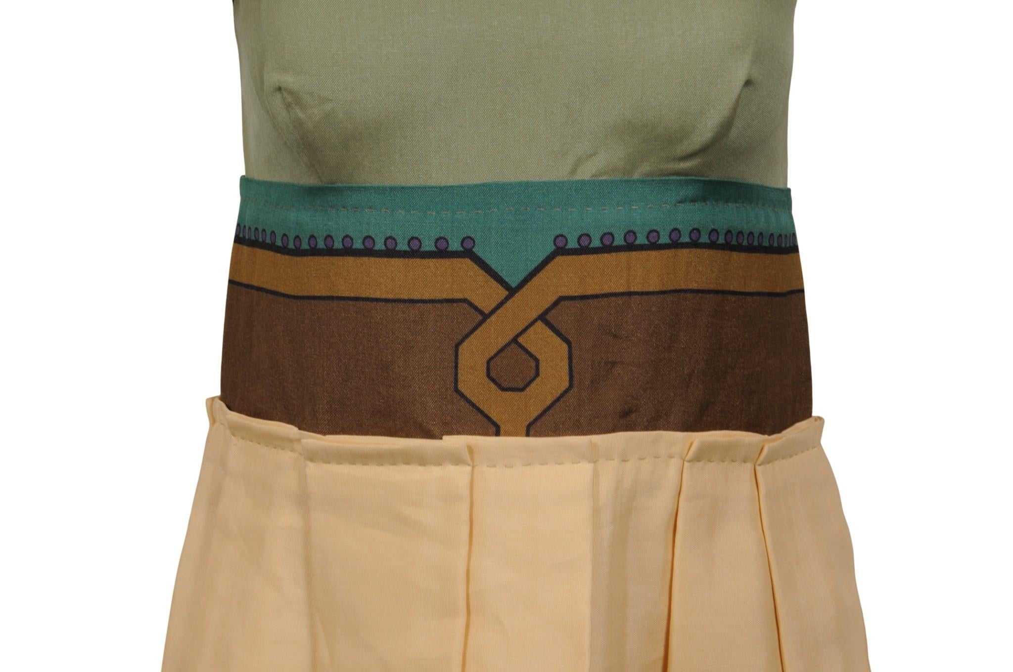 Prada Womens Tribal Pattern Dress Size IT 38 Pleated Silk Tan Olive Orange Black Marrón en venta