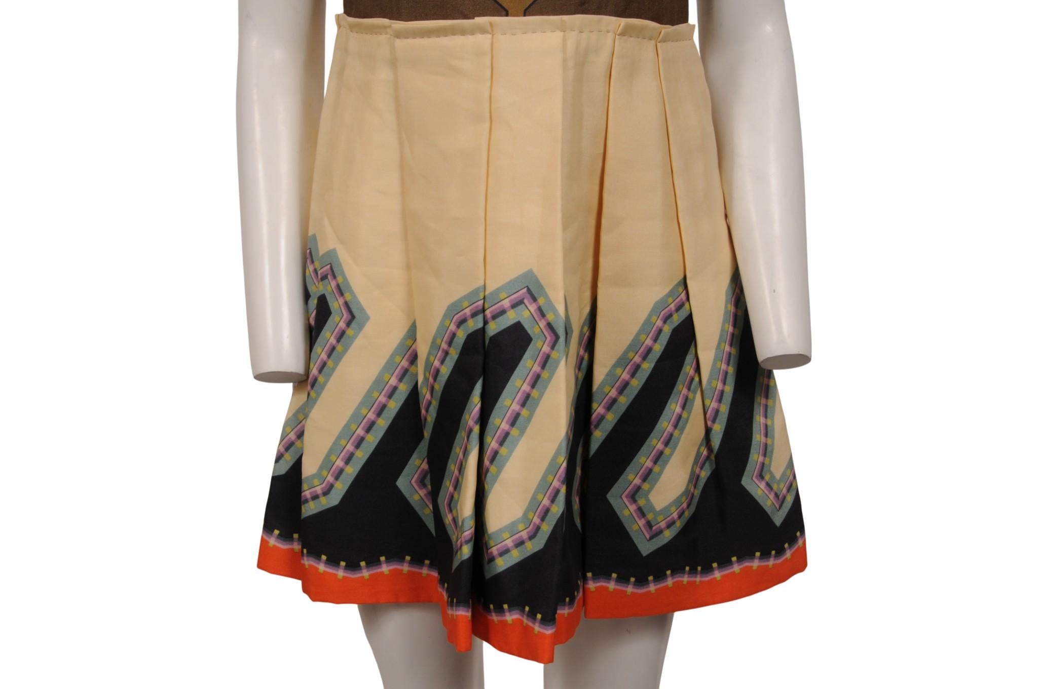 Prada Womens Tribal Pattern Dress Size IT 38 Pleated Silk Tan Olive Orange Black en Excelente estado para la venta en North Miami, FL