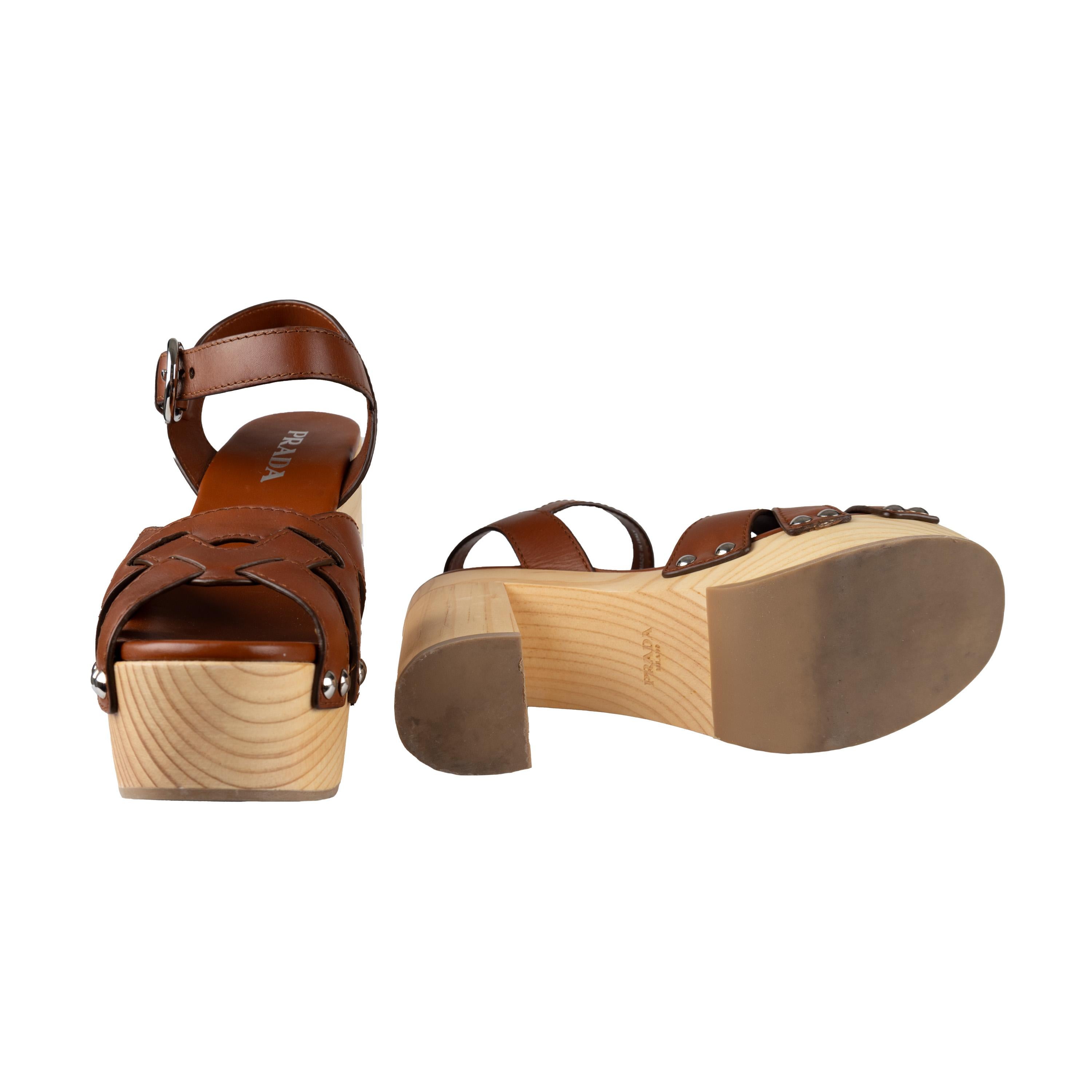 Prada Wooden Platform Sandals In Good Condition For Sale In Milano, IT
